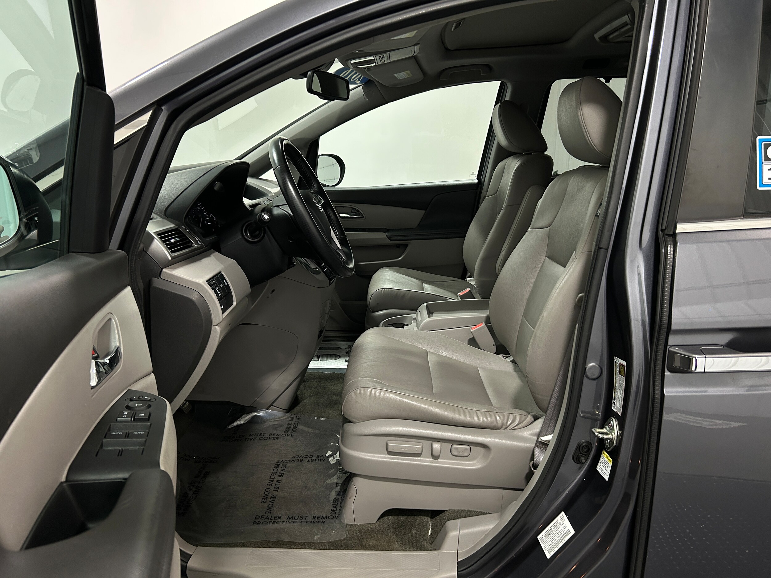 2016 Honda Odyssey EX-L photo 3