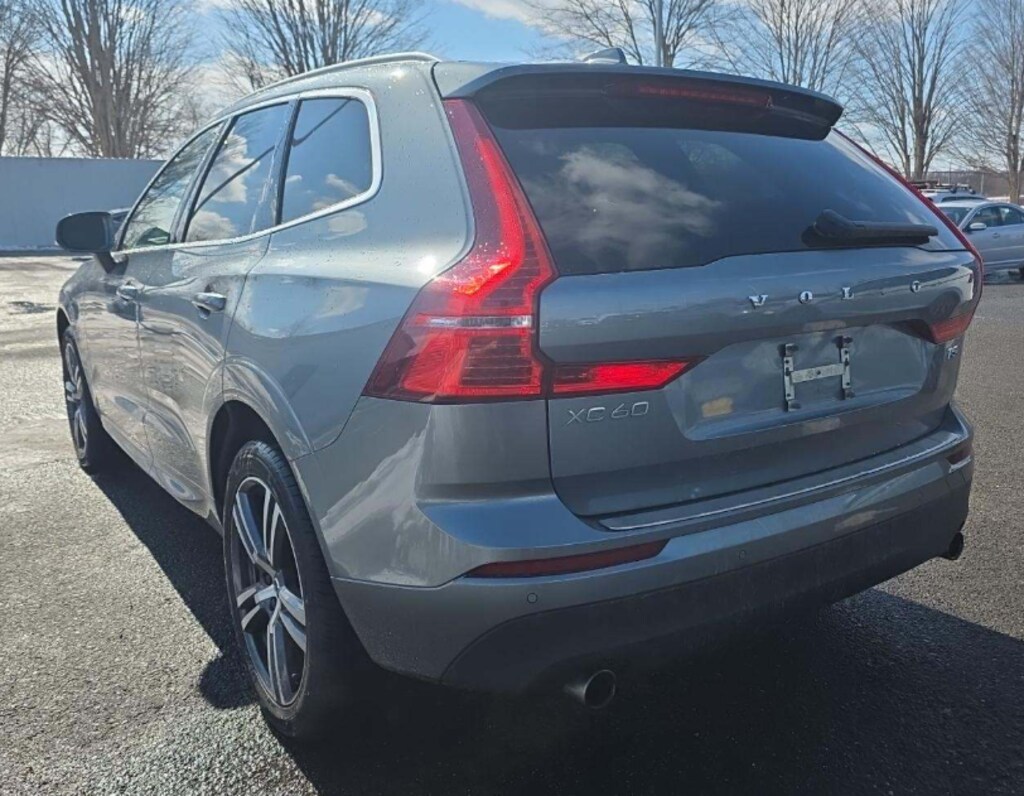Used 2021 Volvo XC60 T5 Momentum SUV