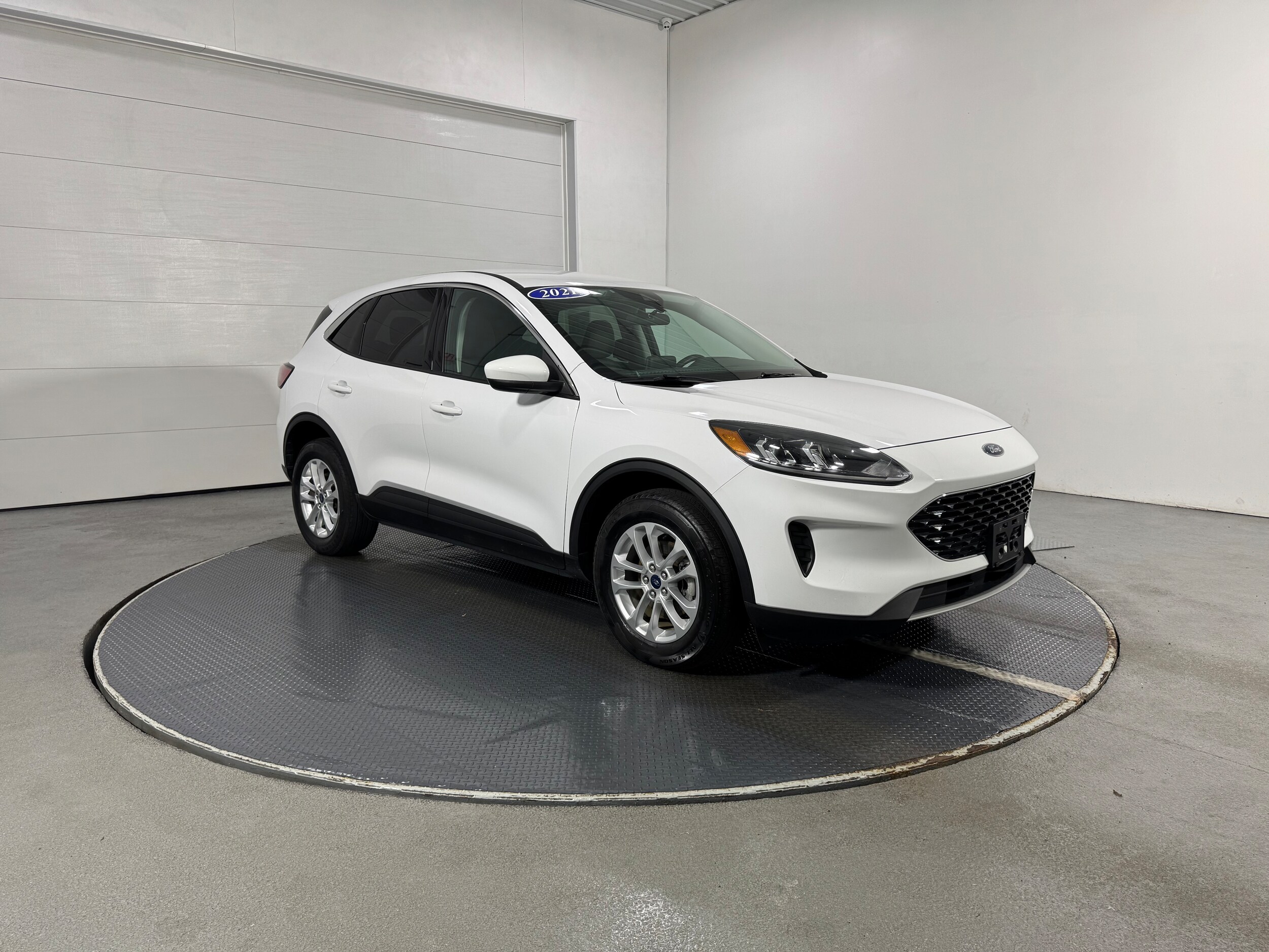 2021 Ford Escape SE photo 2