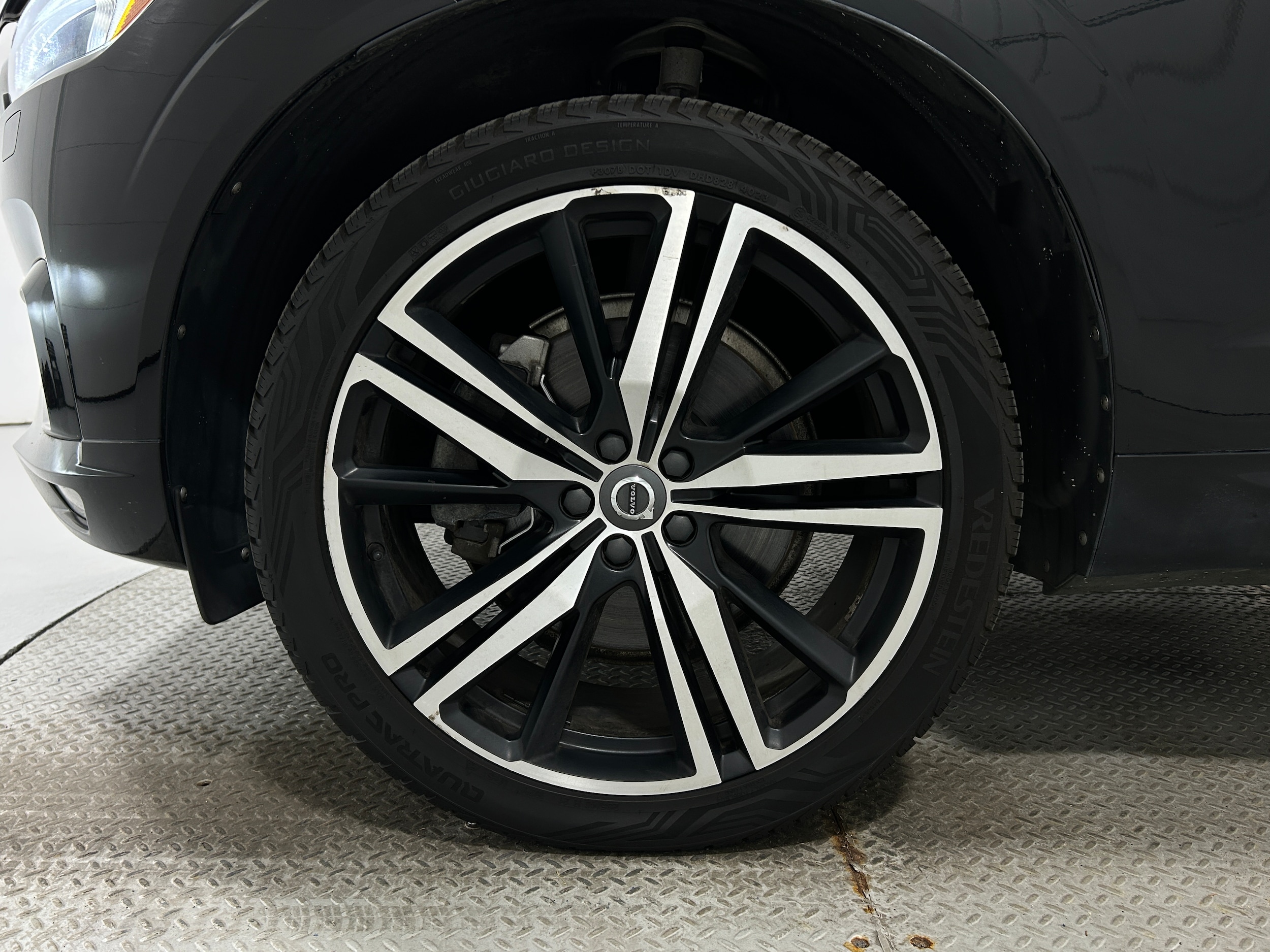 2020 Volvo XC60 R-Design - Photo 38