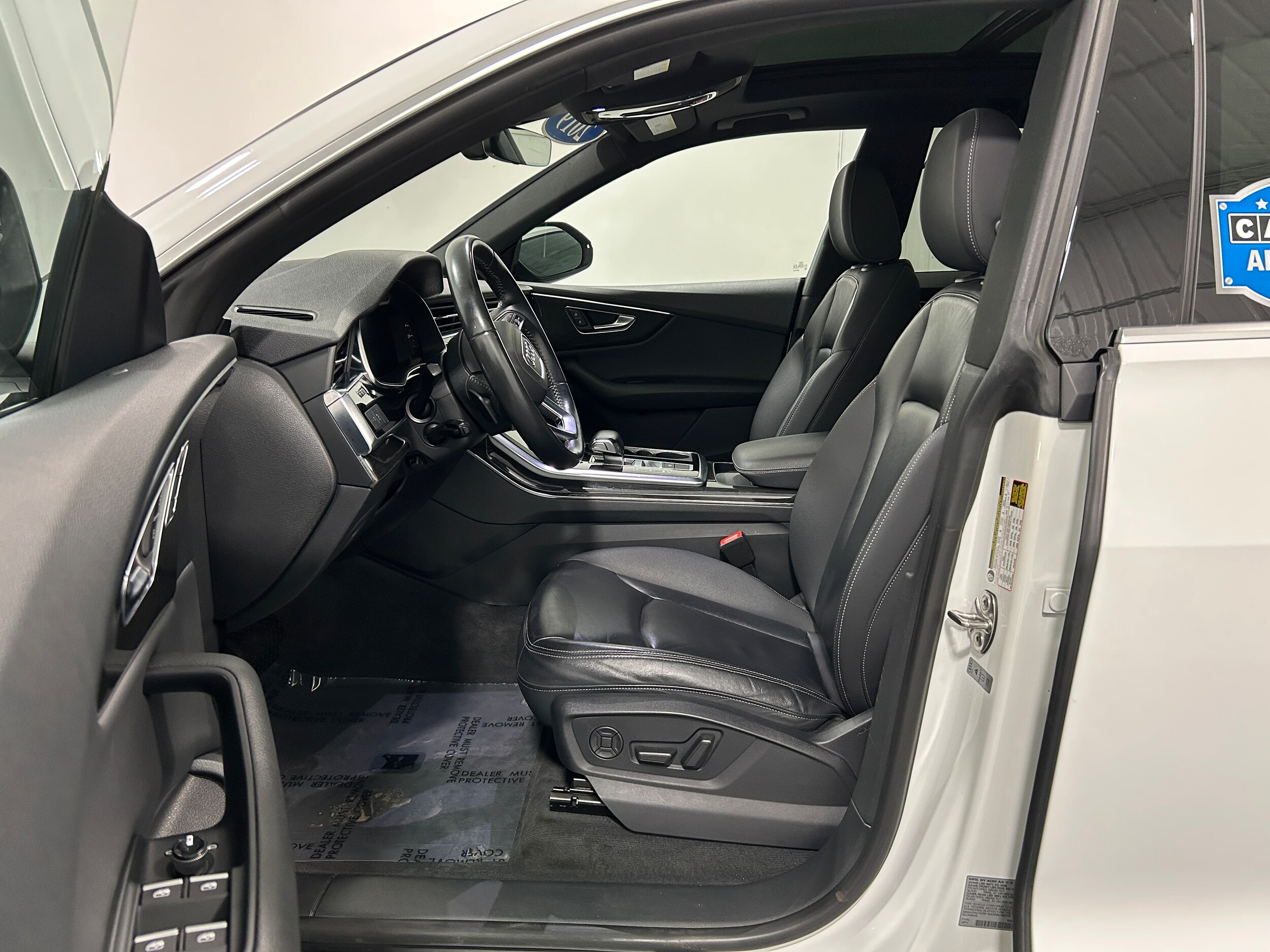 2019 Audi Q8 Premium photo 2