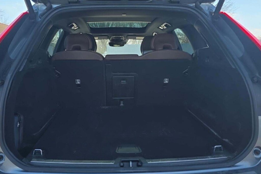 Used 2021 Volvo XC60 T5 Momentum SUV