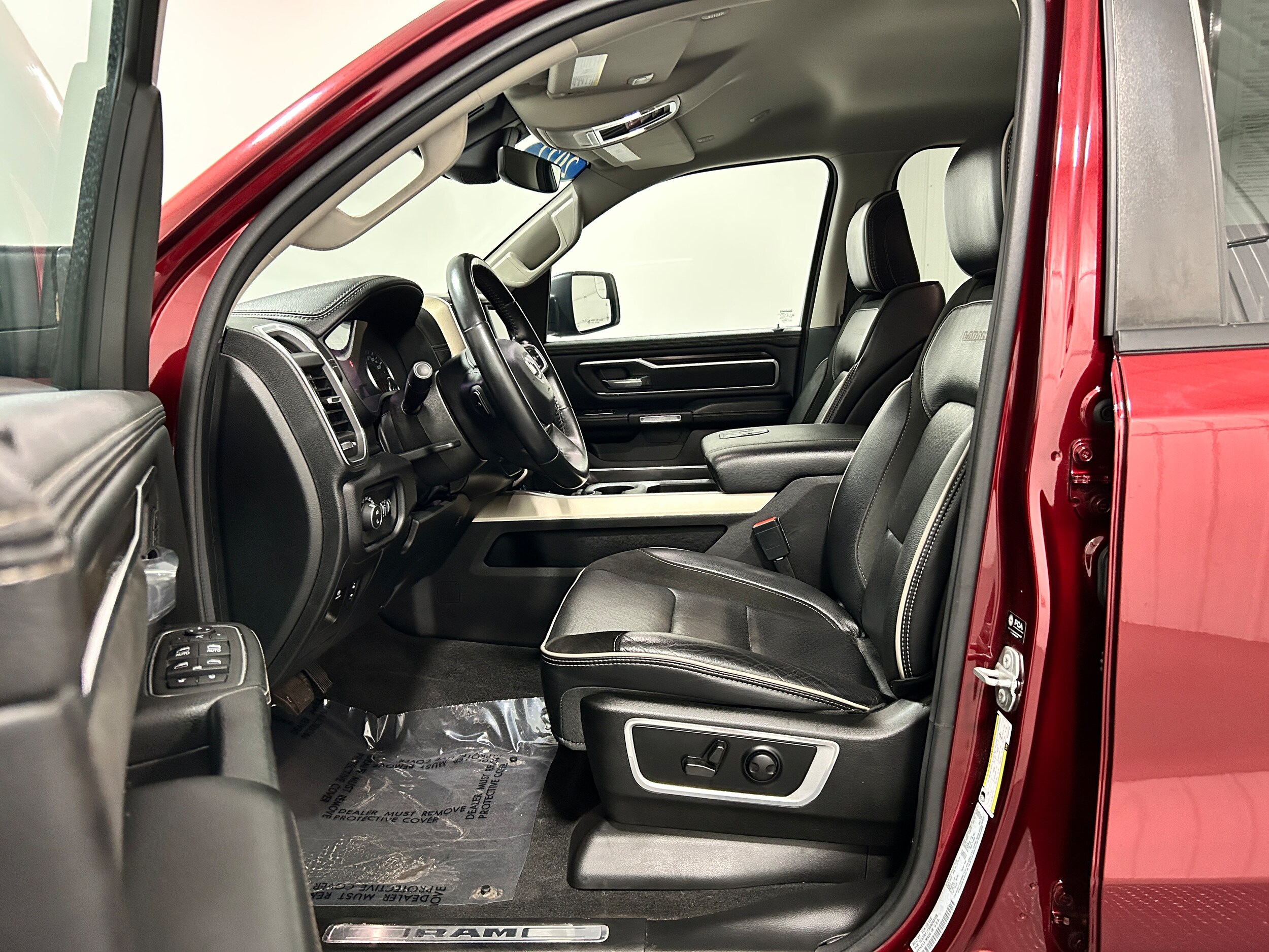 2022 Ram 1500 Laramie photo 3