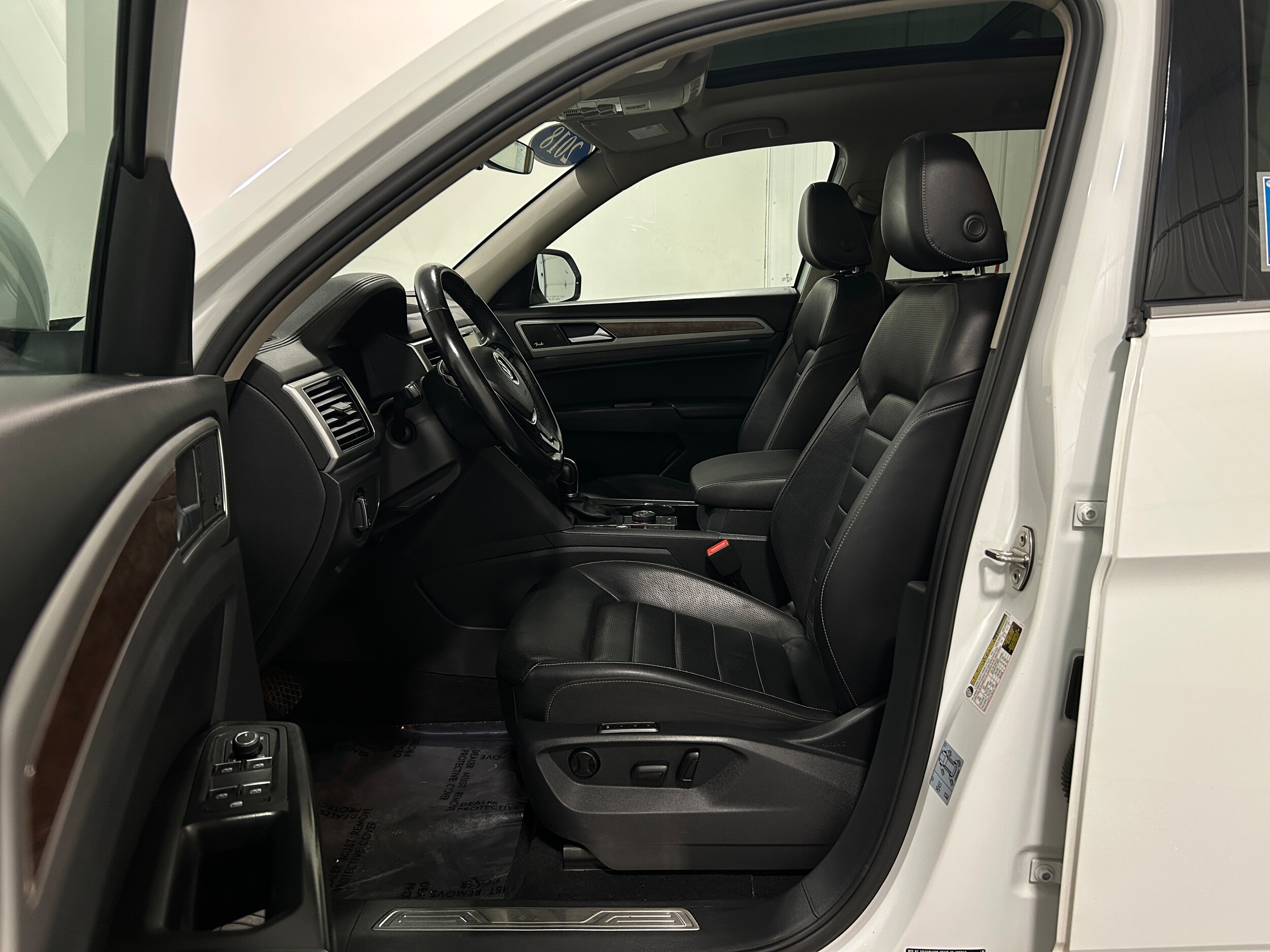 2018 Volkswagen Atlas SEL Premium photo 3