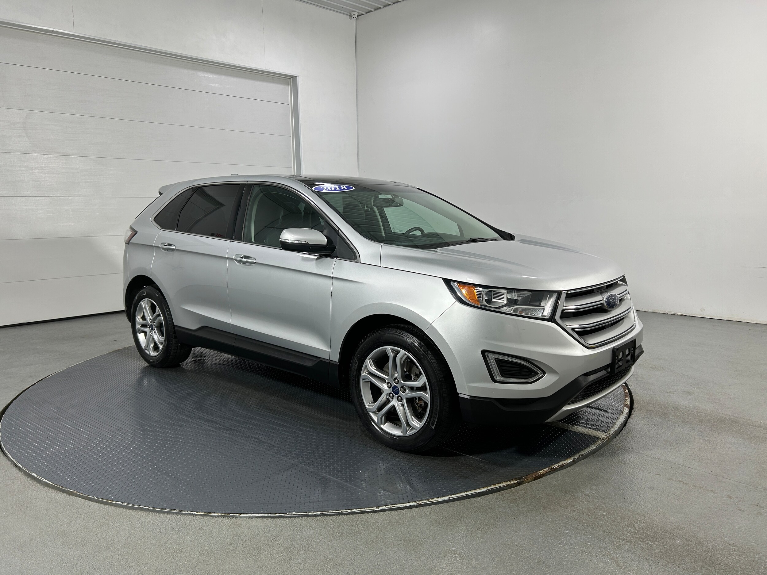 2018 Ford Edge Titanium photo 2