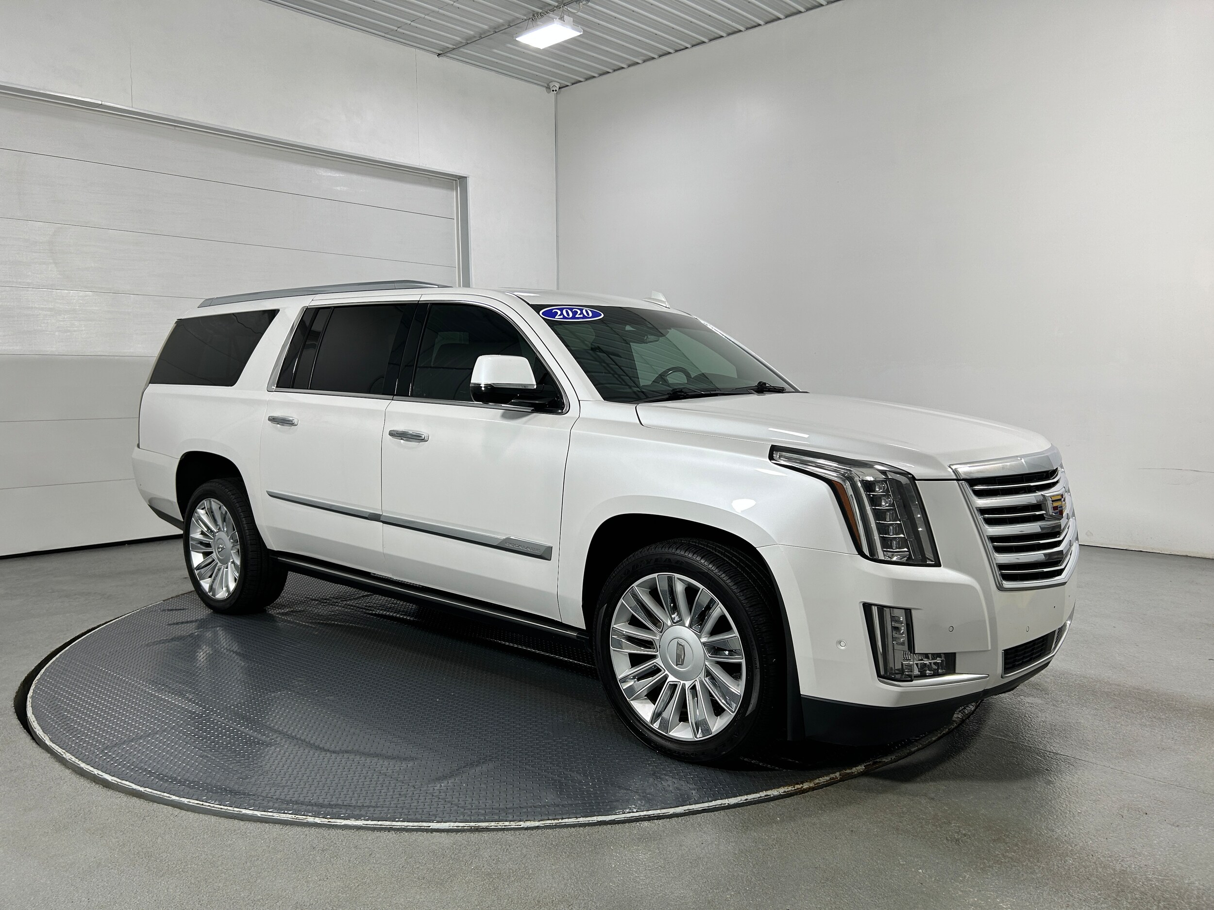 2020 Cadillac Escalade ESV Platinum photo 2