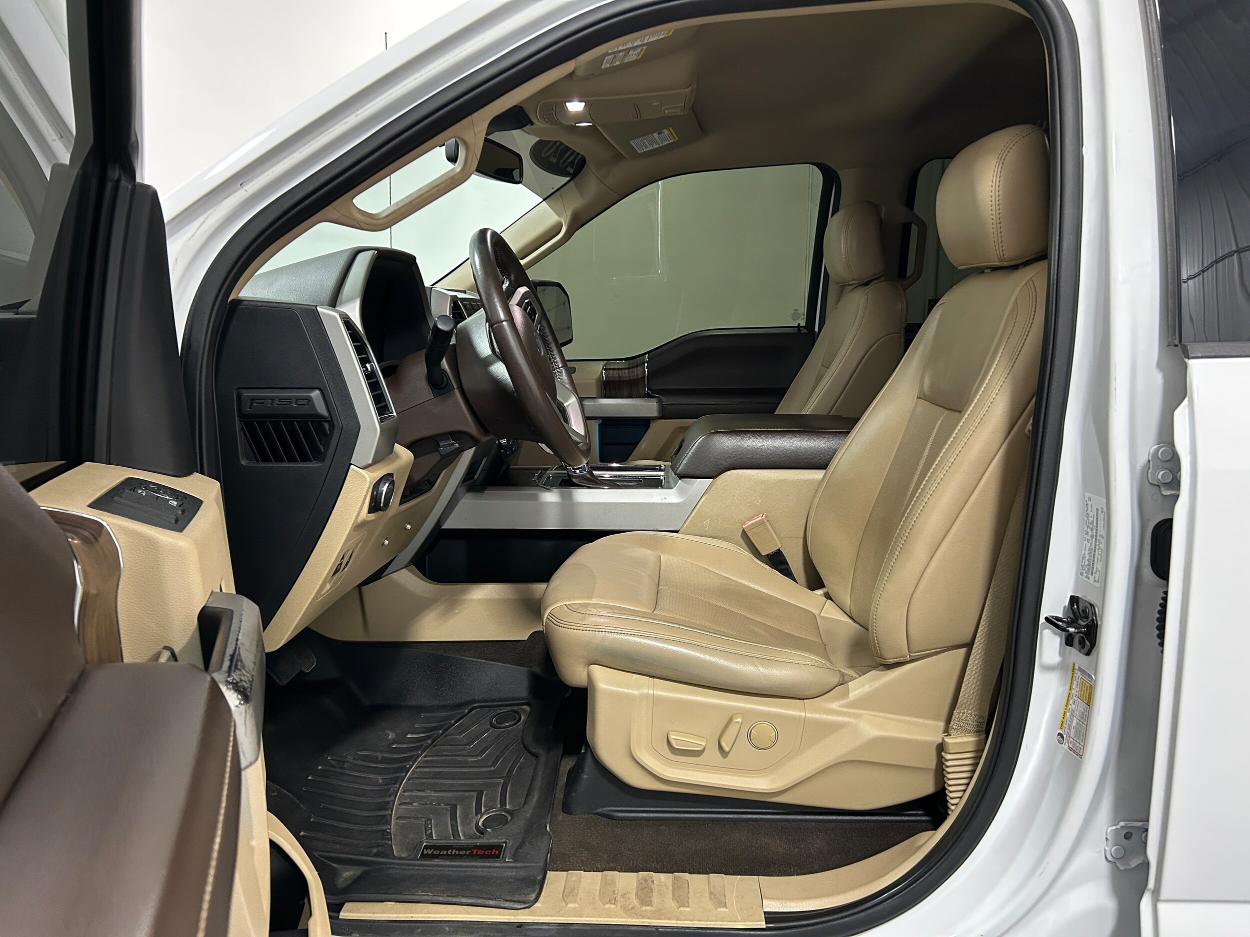 2020 Ford F-150 Lariat photo 2
