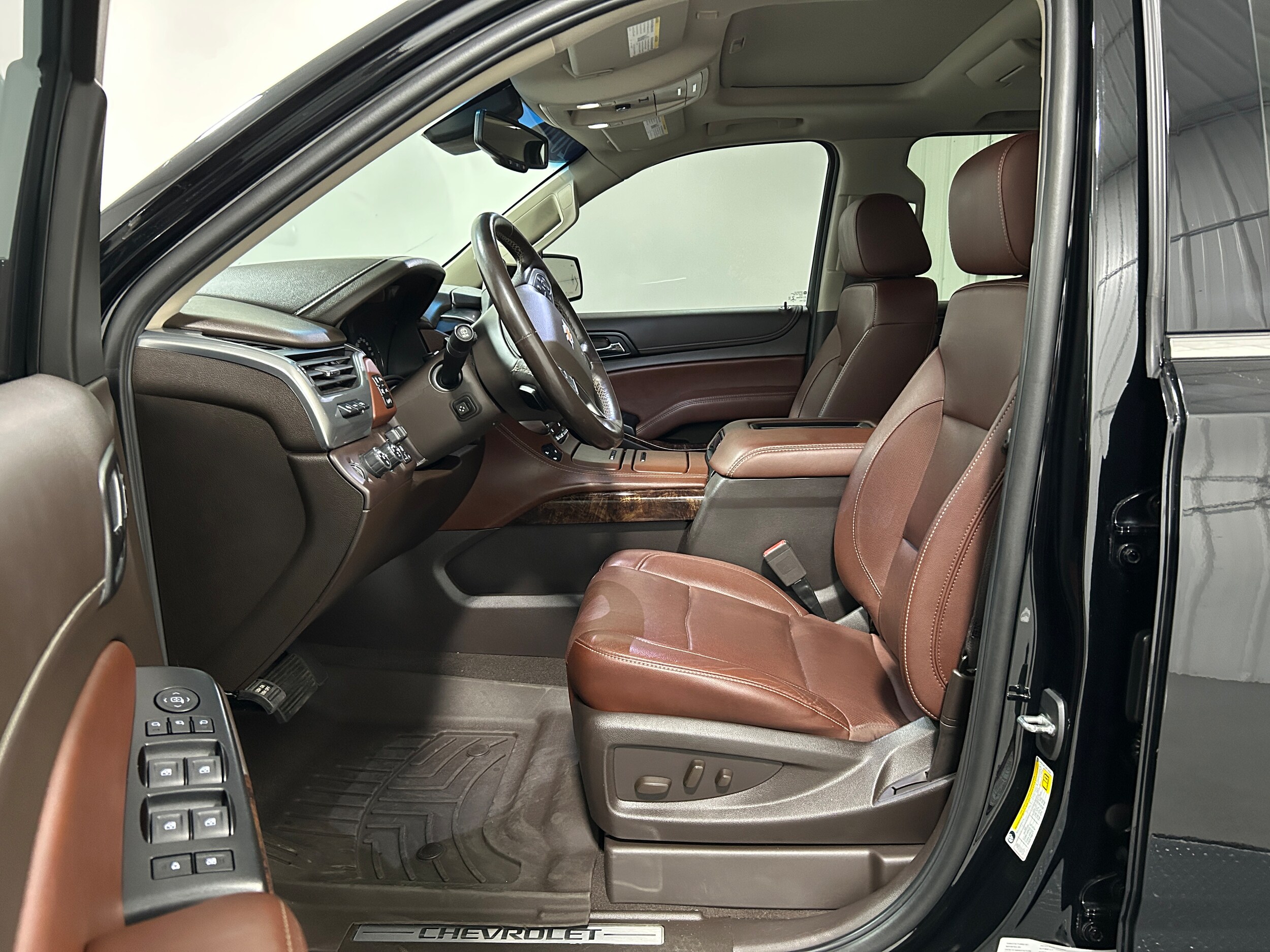 2019 Chevrolet Suburban Premier photo 2