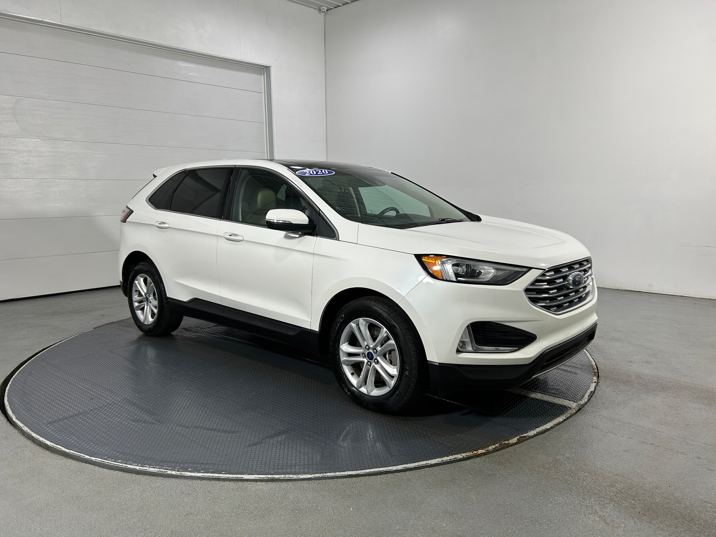 2020 Ford Edge SEL photo 2