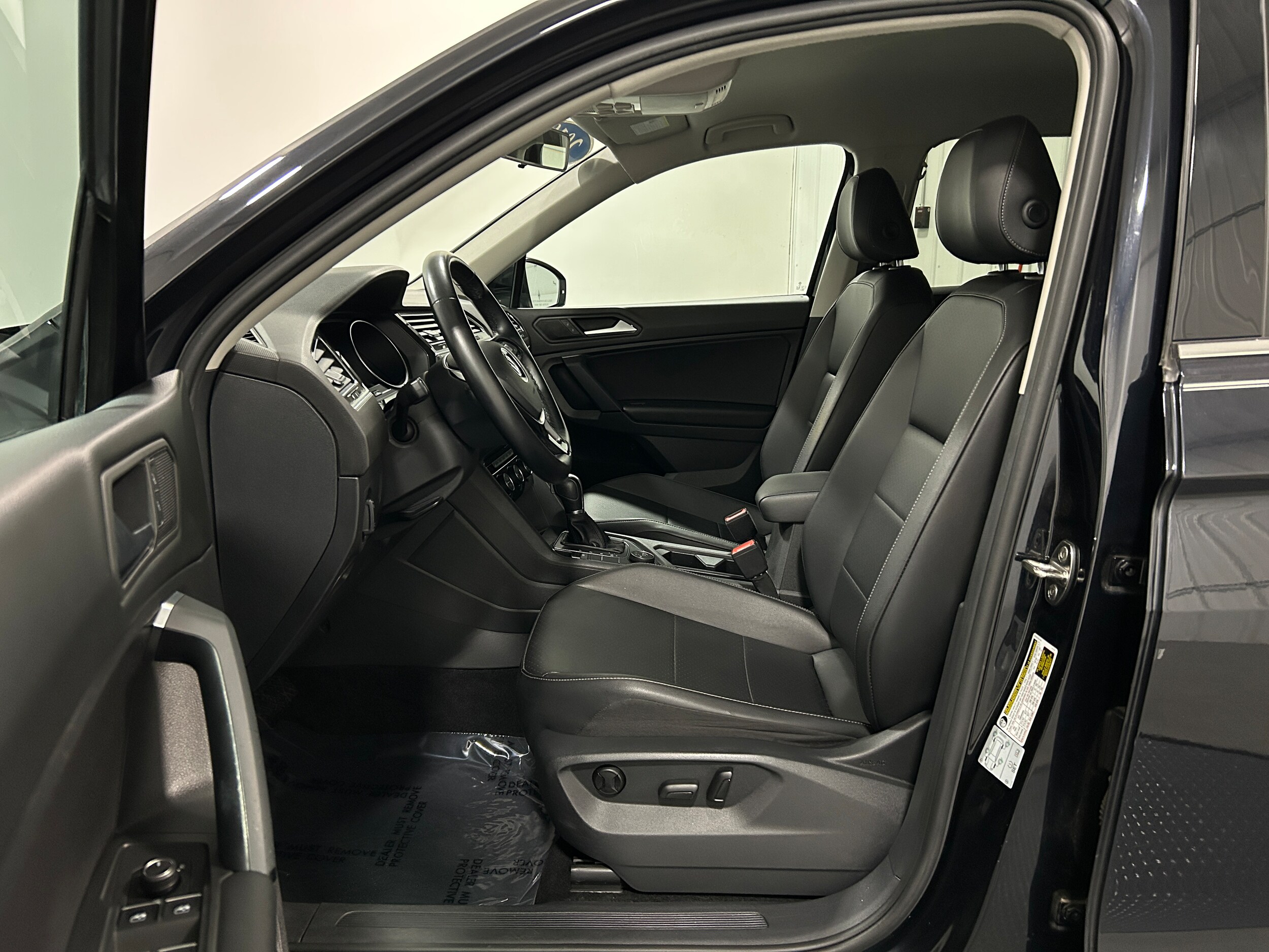 2019 Volkswagen Tiguan SE photo 2
