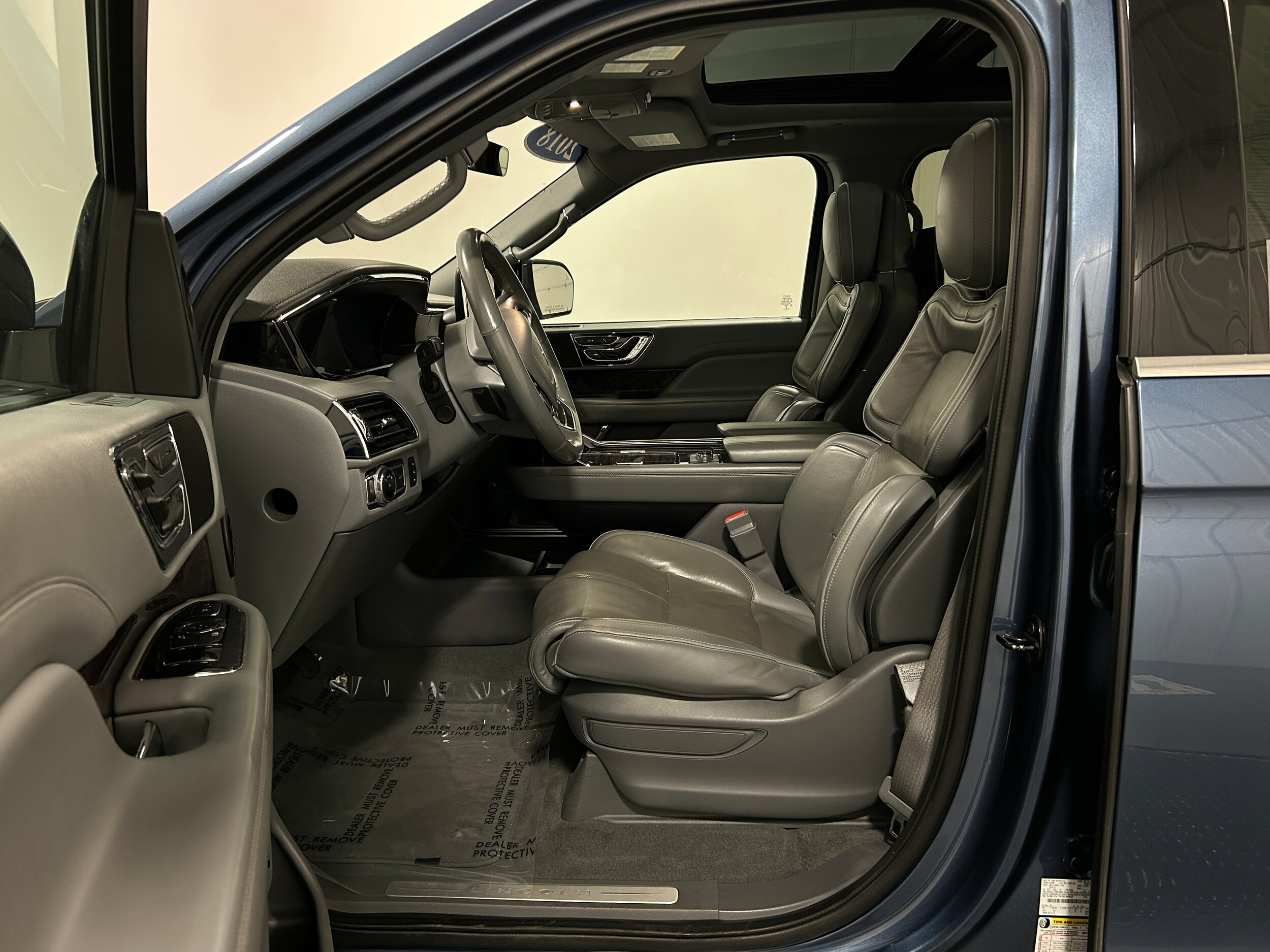 2018 Lincoln Navigator L Reserve photo 2