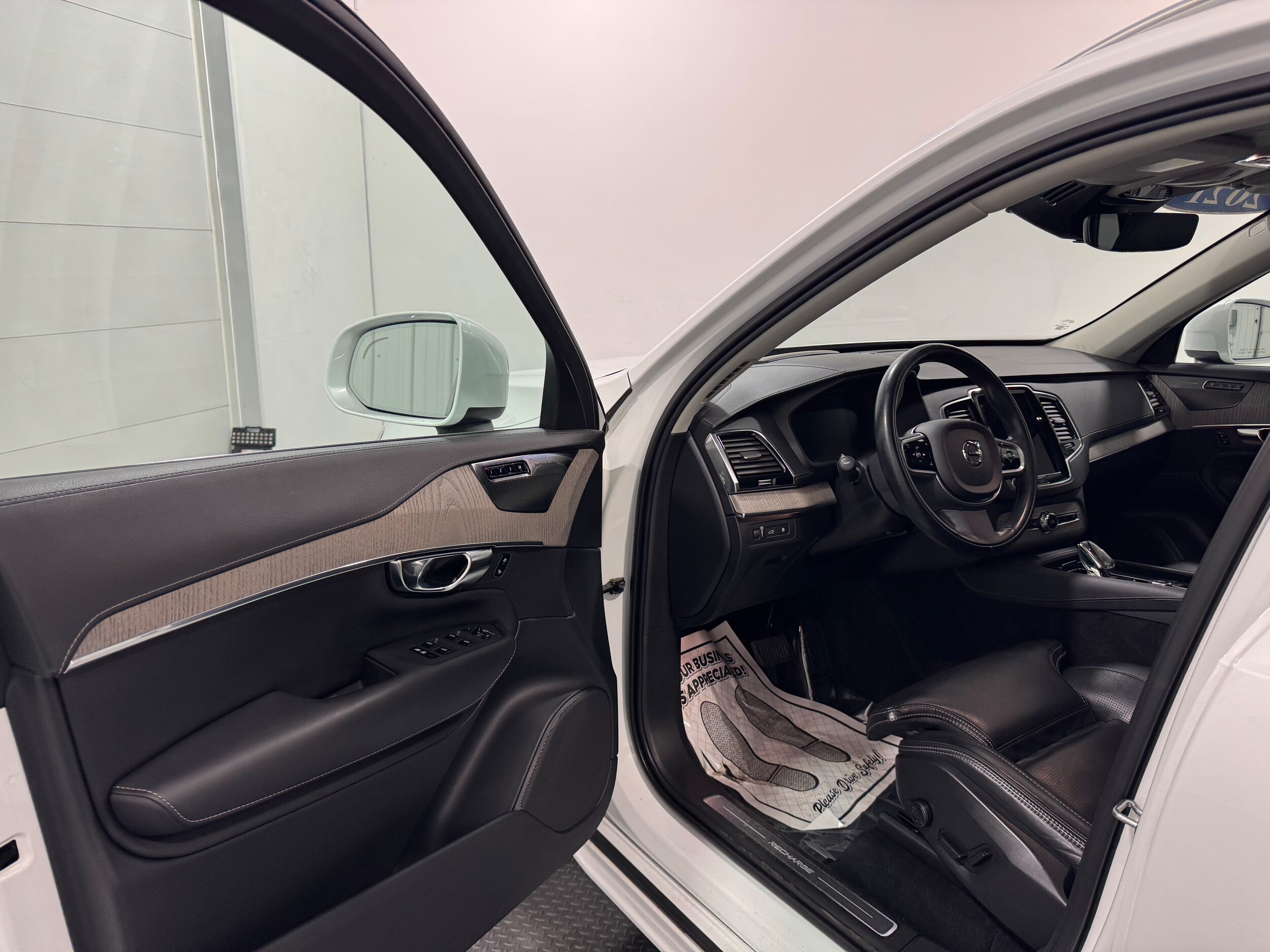 2021 Volvo XC90 Recharge T8 Inscription photo 3