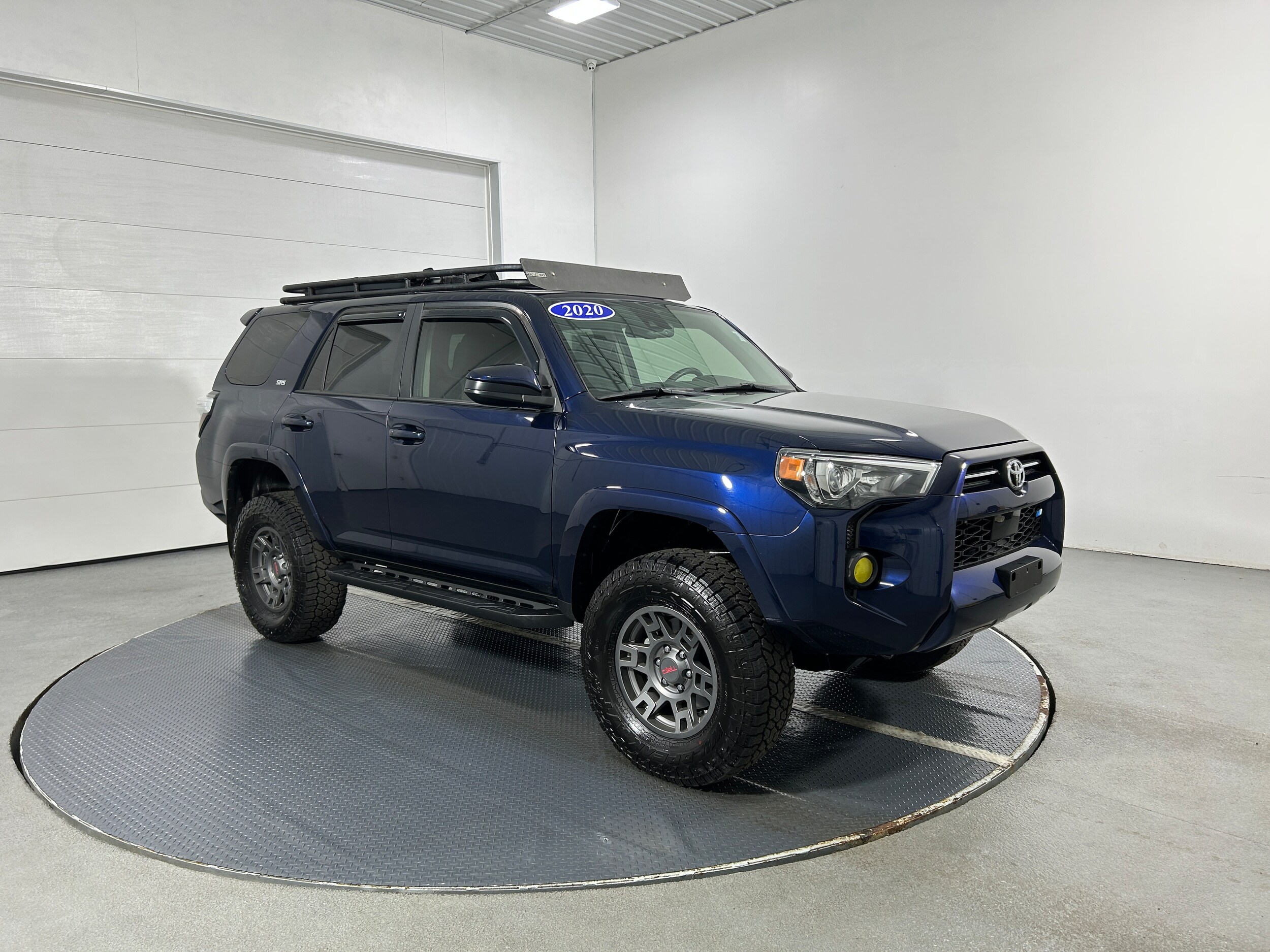 2020 Toyota 4Runner SR5 photo 2