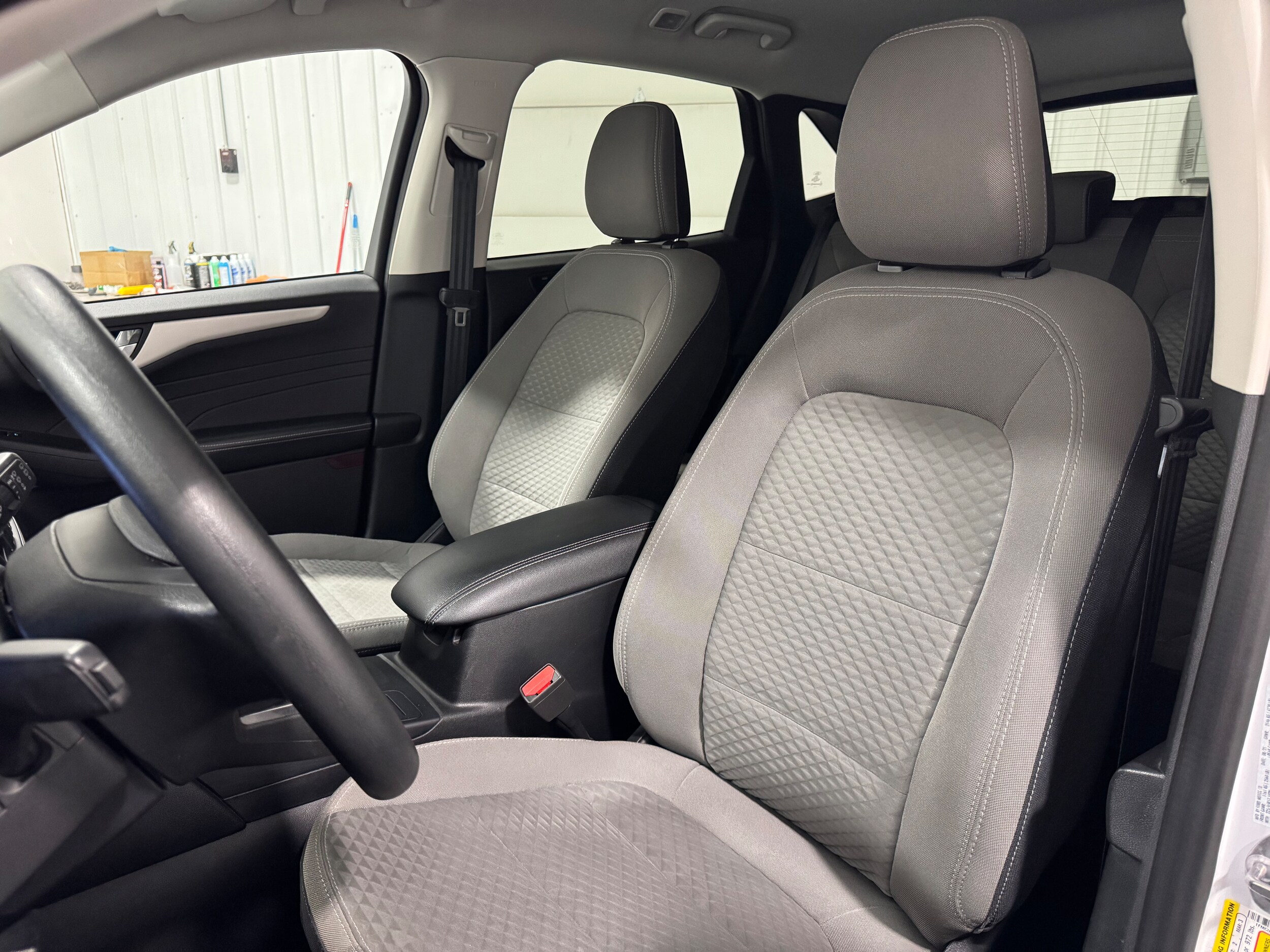 2021 Ford Escape SE photo 3