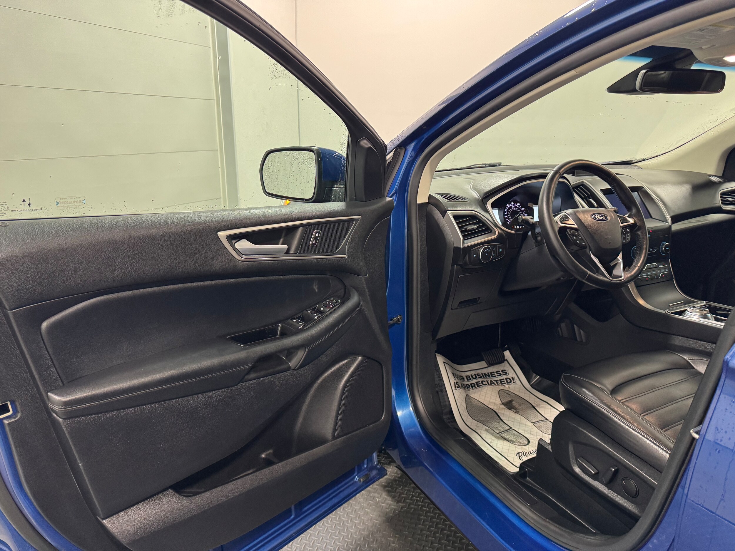 2020 Ford Edge SEL photo 3