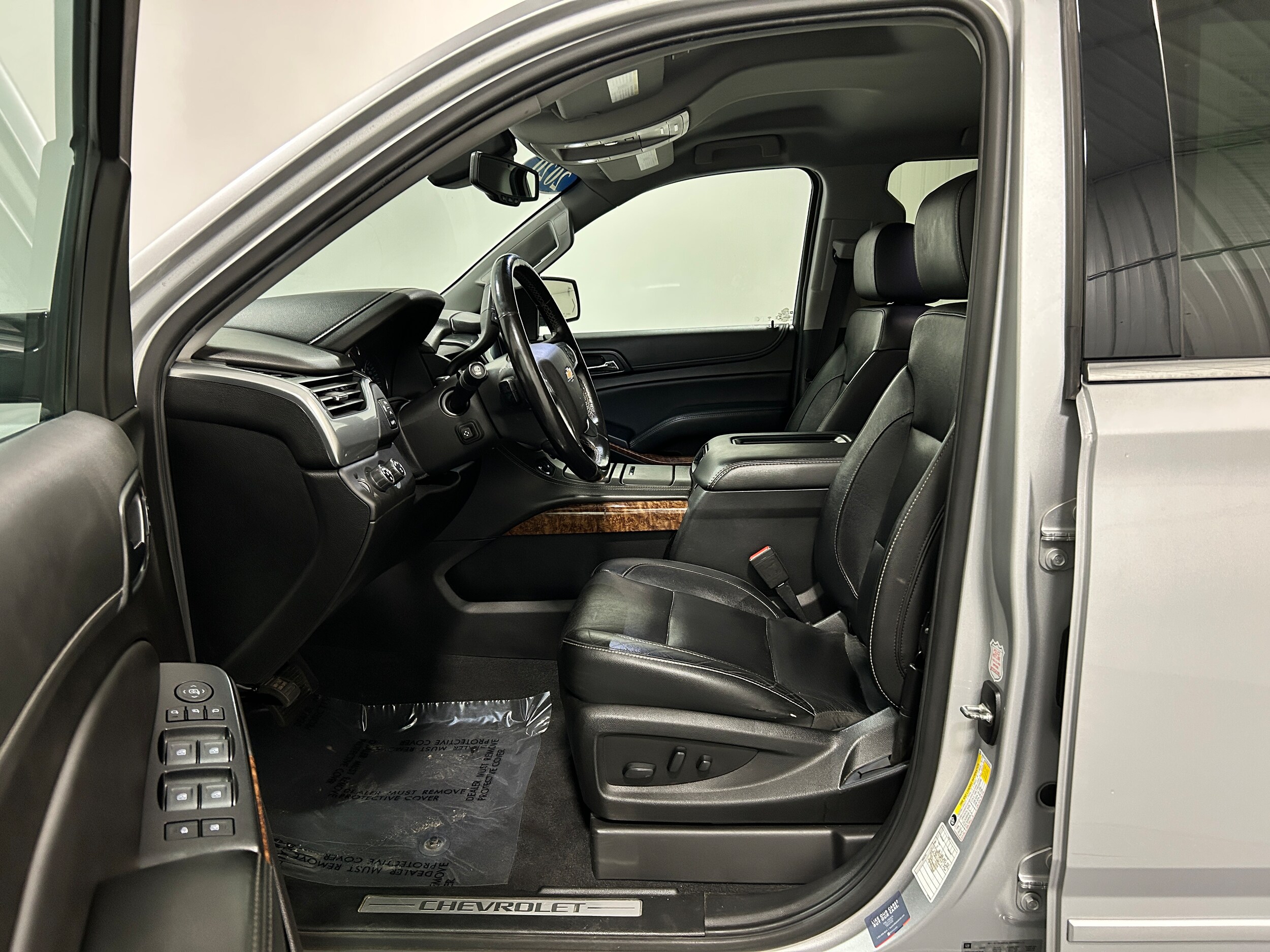 2020 Chevrolet Suburban Premier photo 2