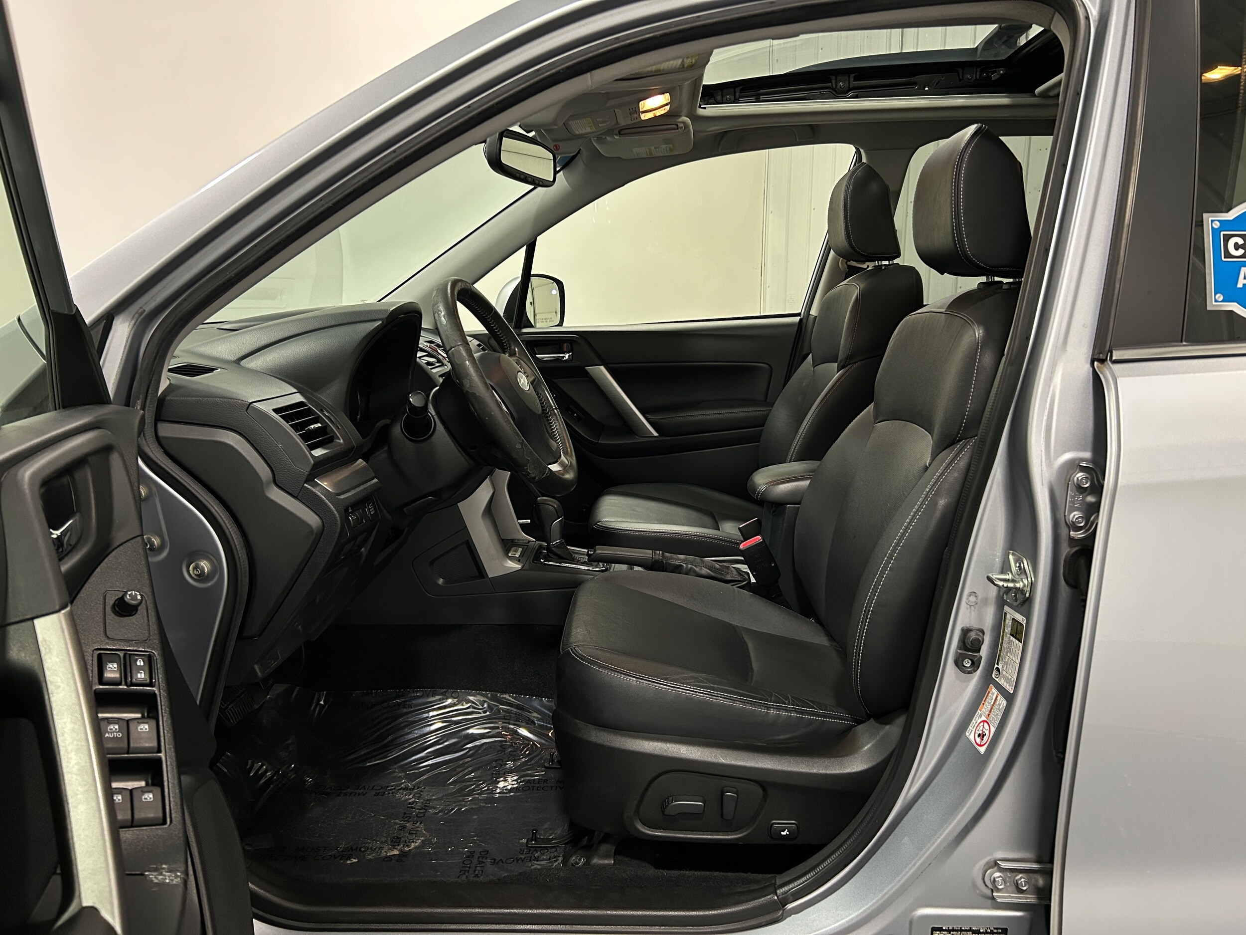 2015 Subaru Forester 2.5i Touring photo 2
