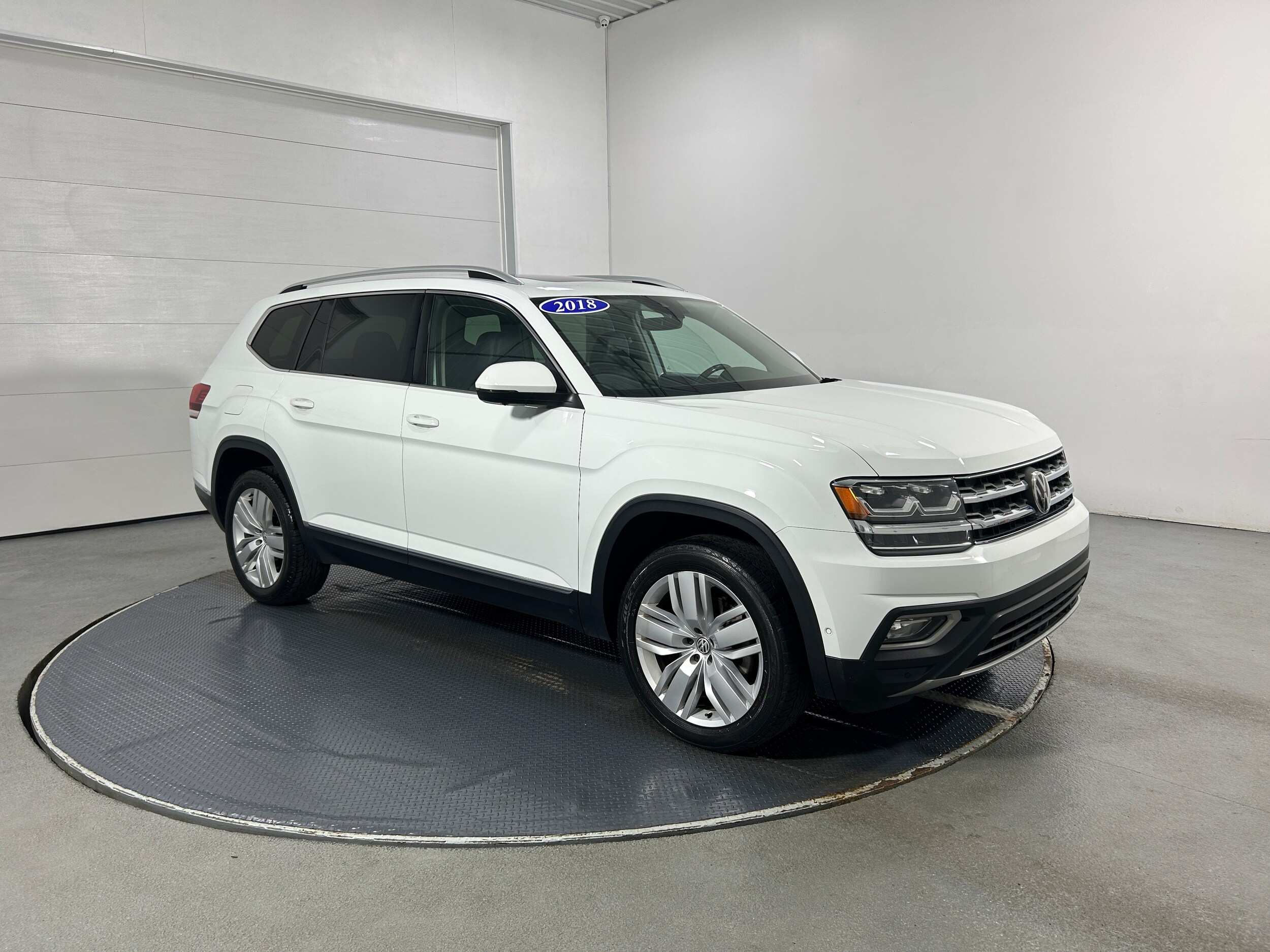 2018 Volkswagen Atlas SEL Premium photo 2