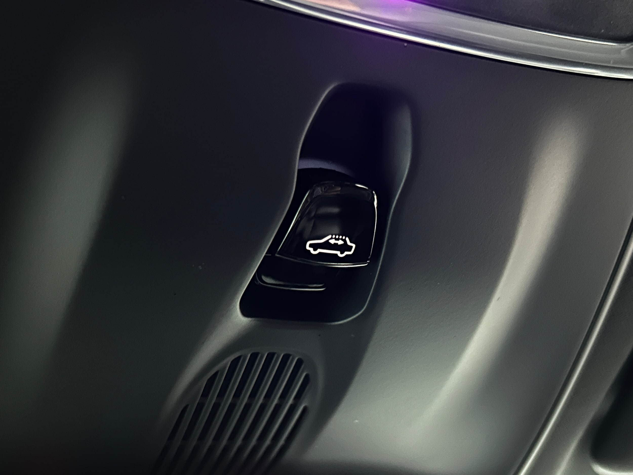 2020 Volvo XC60 R-Design - Photo 26