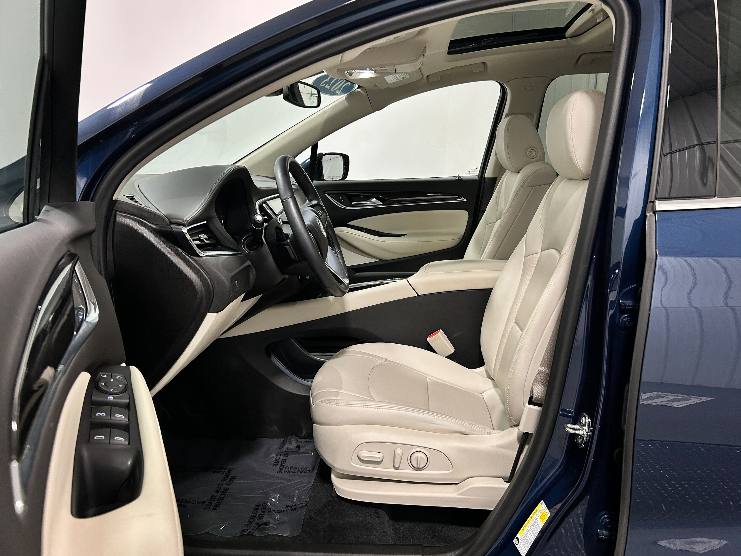 2023 Buick Enclave Essence photo 2
