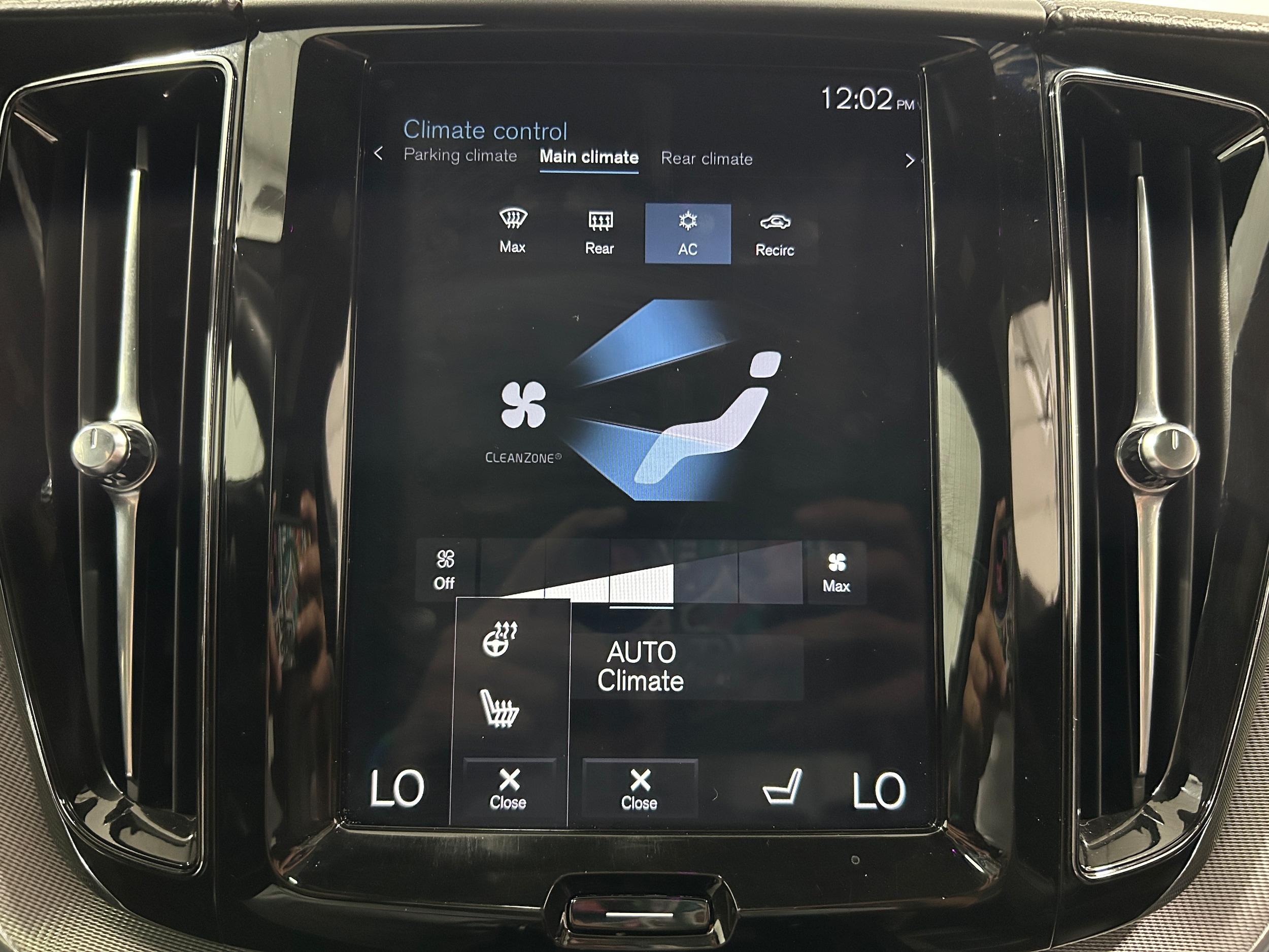 2020 Volvo XC60 R-Design - Photo 7