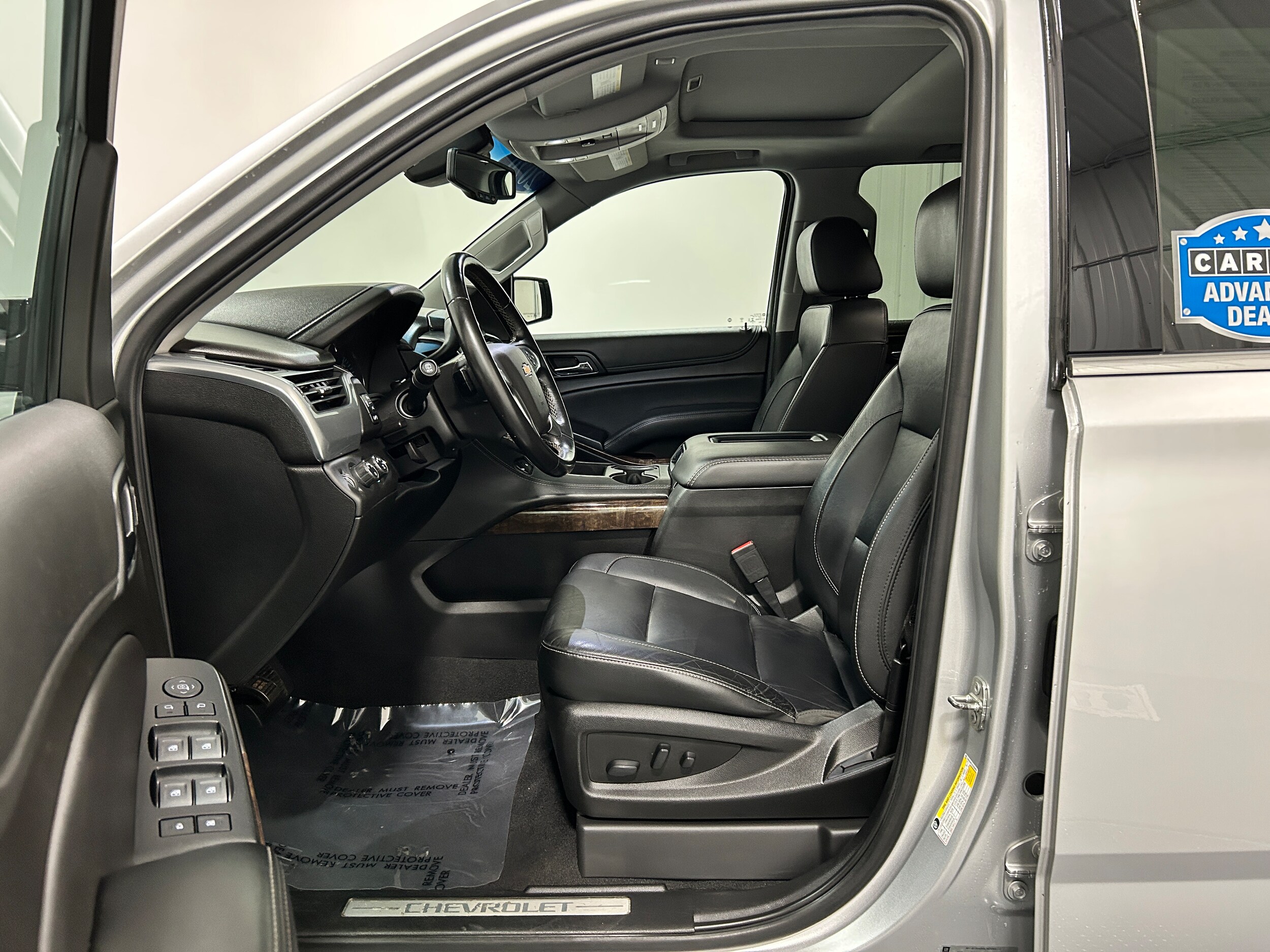 2020 Chevrolet Suburban LT photo 2