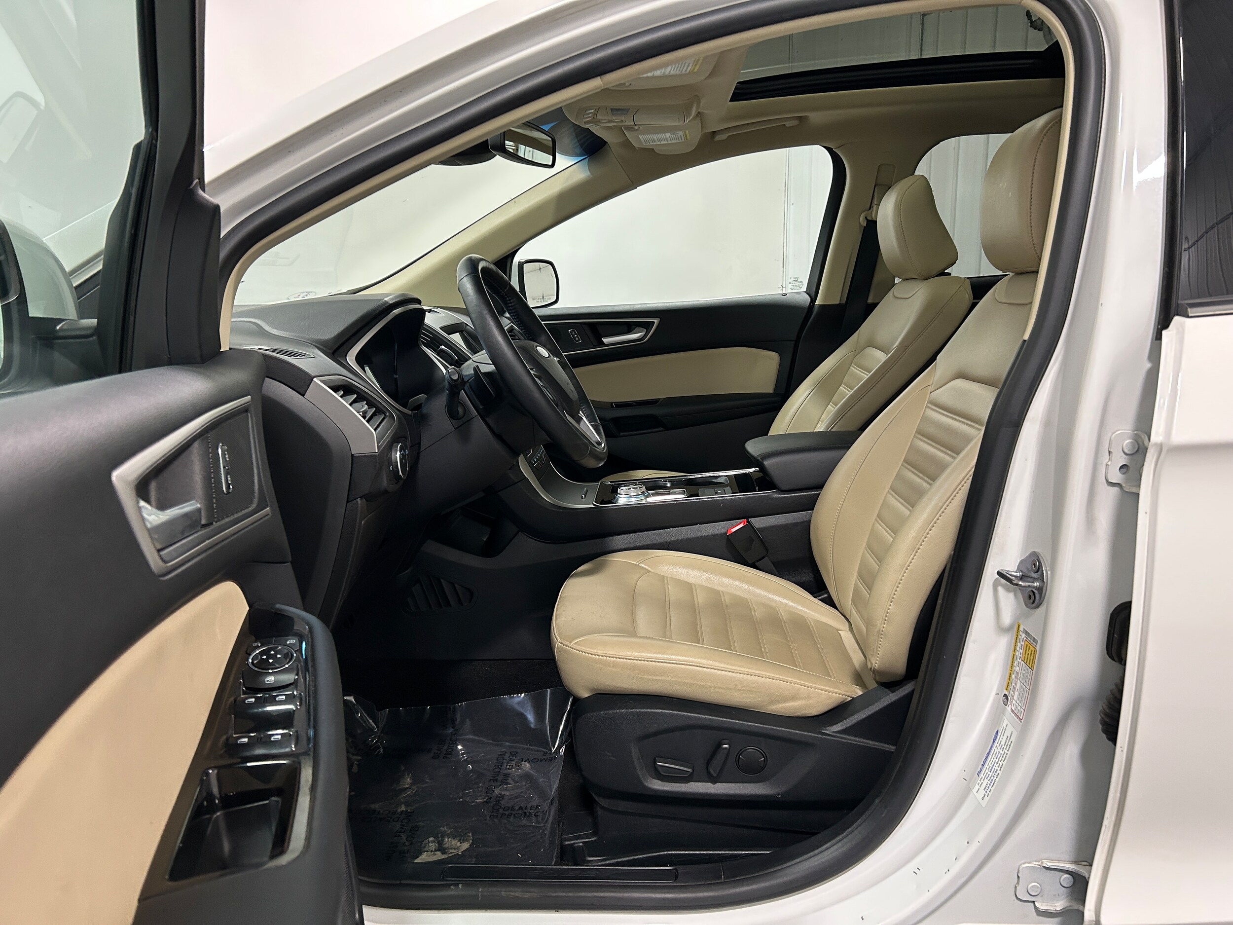 2020 Ford Edge SEL photo 3