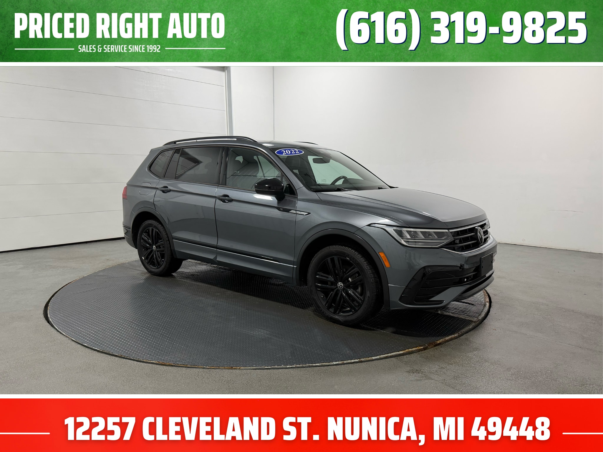 2022 Volkswagen Tiguan SE R-LINE BLACK's photo