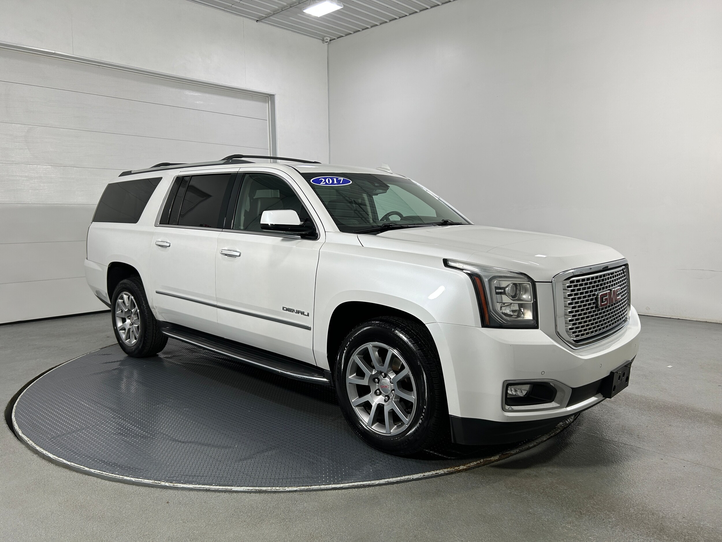 2017 Gmc Yukon XL Denali photo 2
