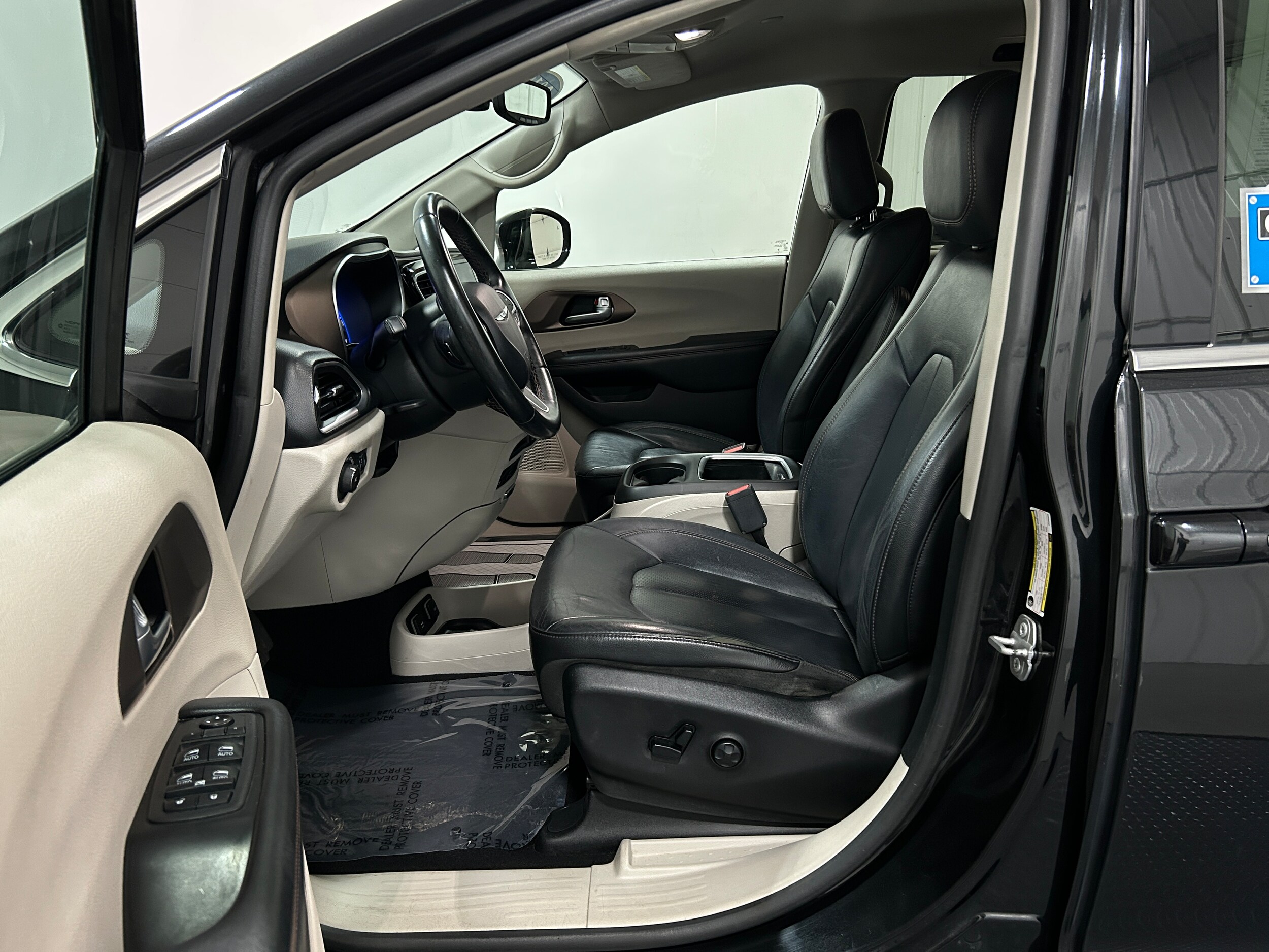 2018 Chrysler Pacifica Touring Plus photo 3