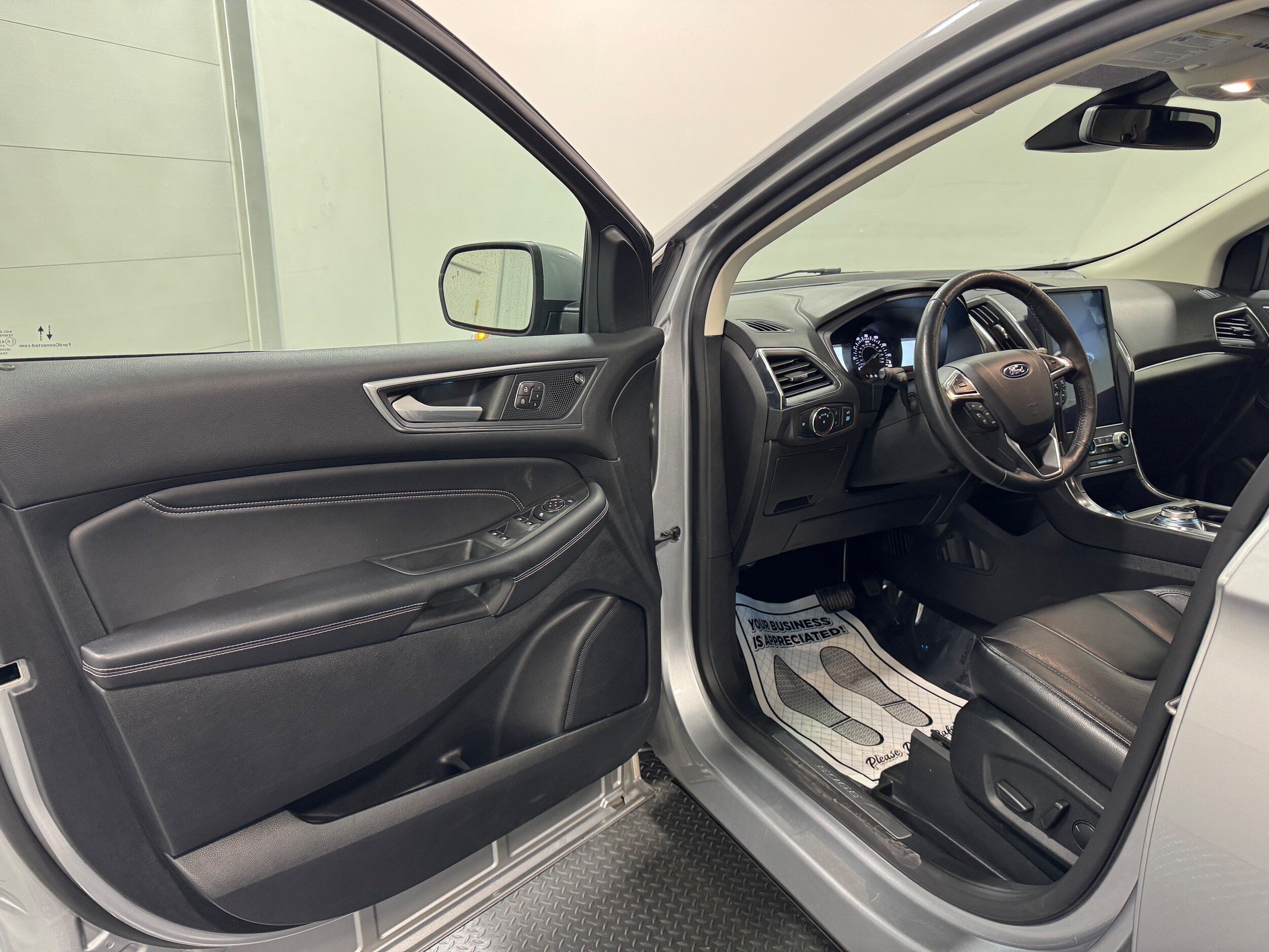 2022 Ford Edge Titanium photo 3