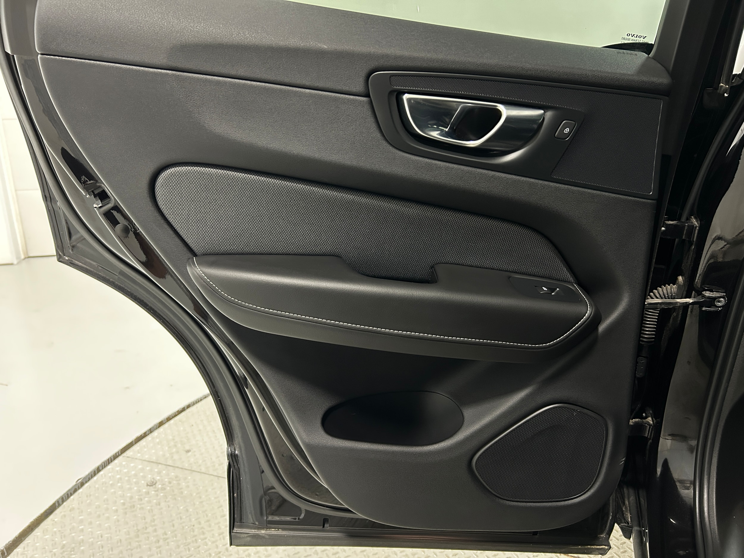2020 Volvo XC60 R-Design - Photo 27