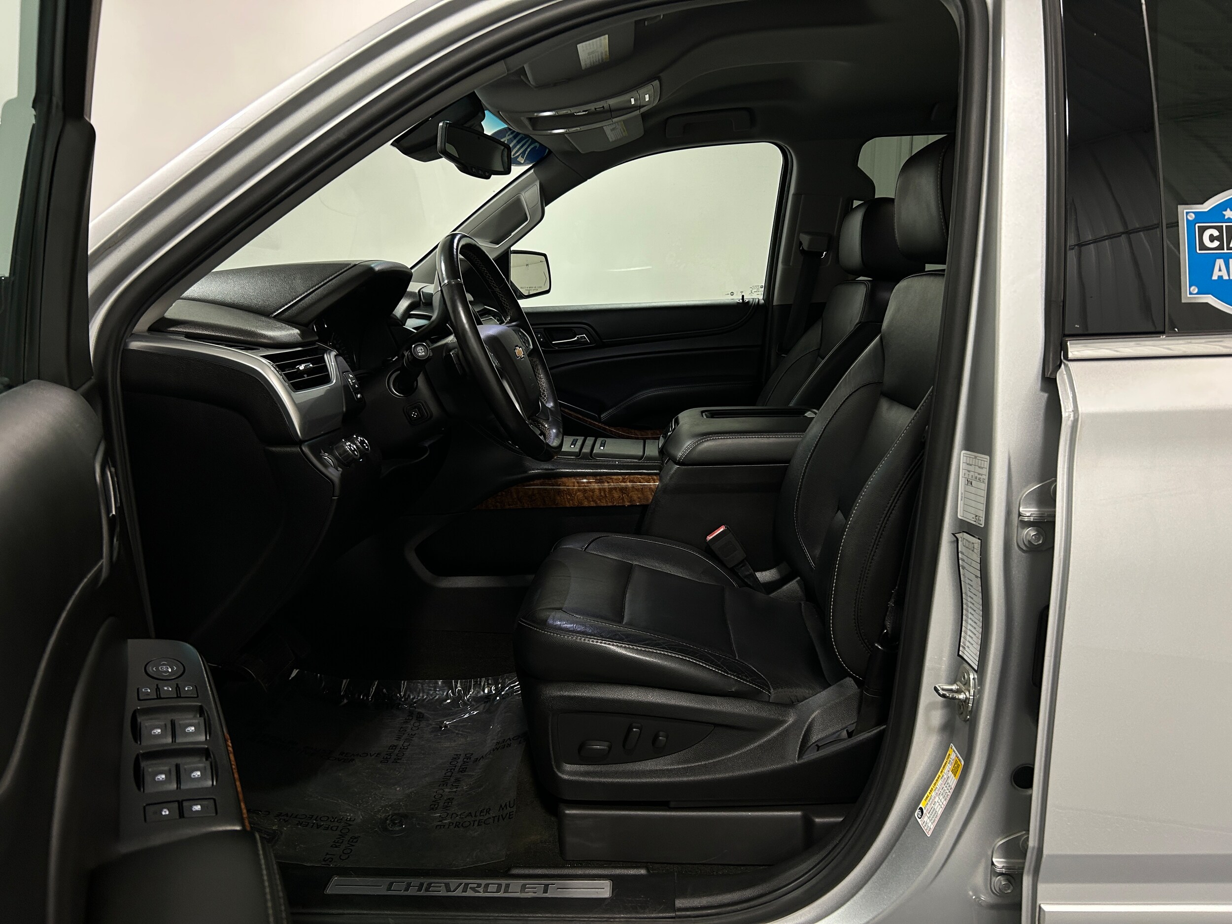 2018 Chevrolet Suburban Premier photo 3