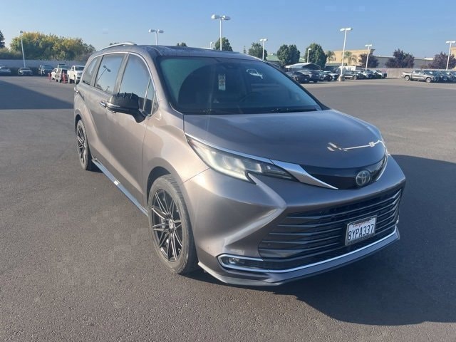 2022 Toyota Sienna Van Passenger Van 