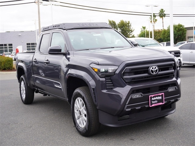 2025 Toyota Tacoma SR5's photo