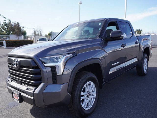 2025 Toyota Tundra SR5 - Photo 8