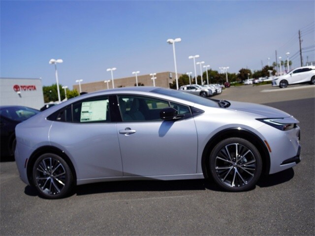 2026 Toyota Prius XLE photo 4