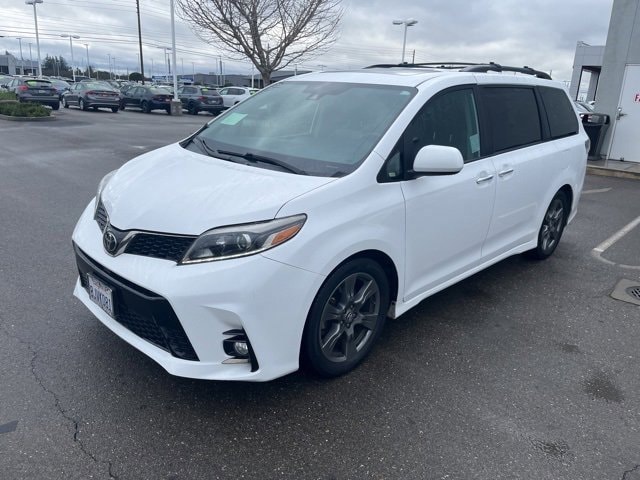 2019 Toyota Sienna SE Premium's photo