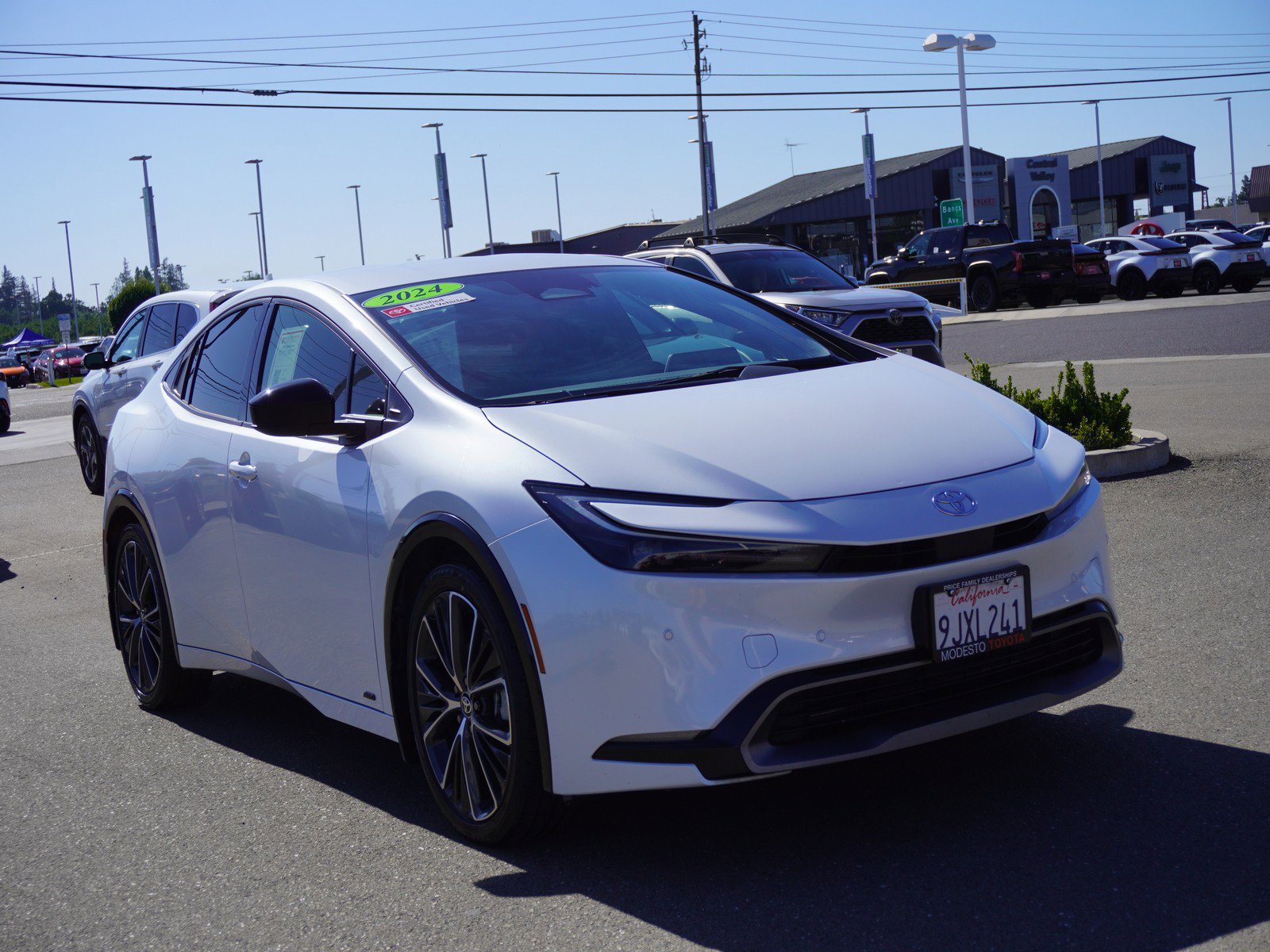 2024 Toyota Prius XLE AWD's photo