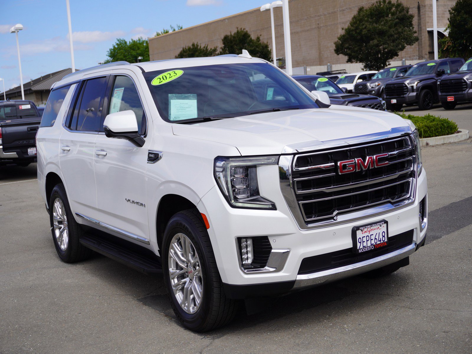 2023 GMC Yukon 4WD SLT's photo