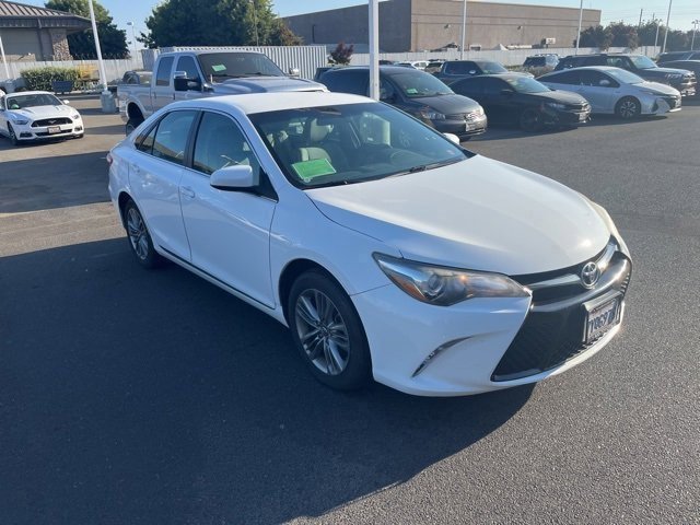 2017 Toyota Camry SE photo 4