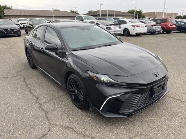 2025 Toyota Camry SE photo 3