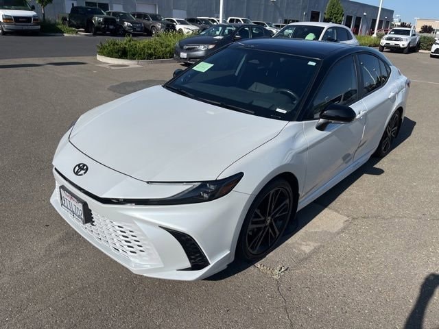 2025 Toyota Camry XSE Hybrid's photo