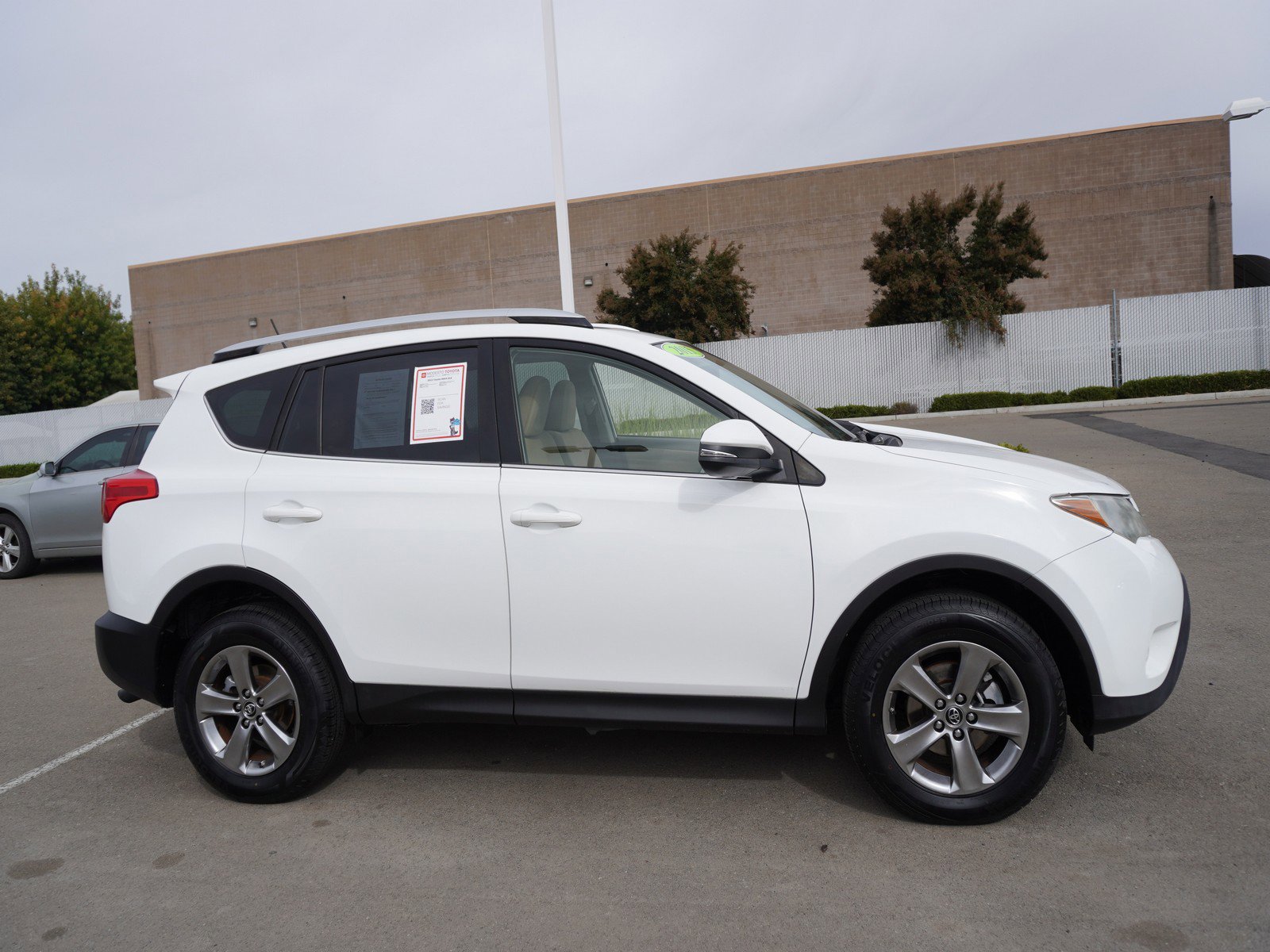 2015 Toyota RAV4 XLE photo 3
