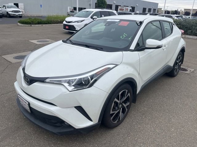 2018 Toyota C-HR XLE Premium's photo
