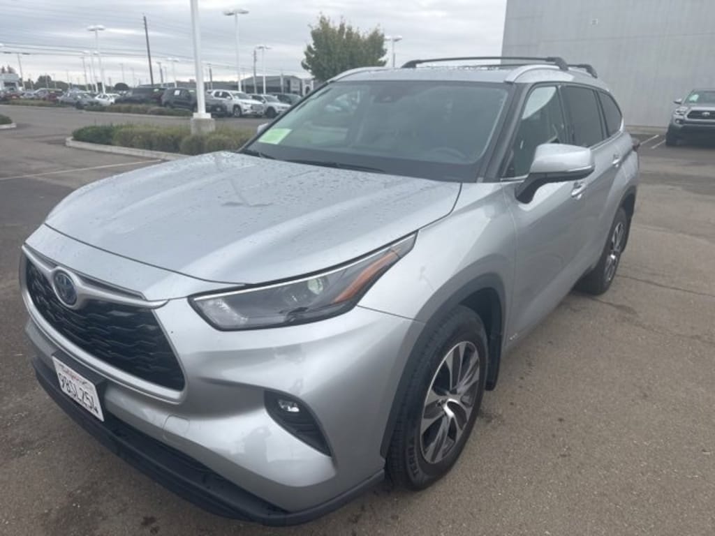 Certified 2022 Toyota Highlander Hybrid XLE SUV