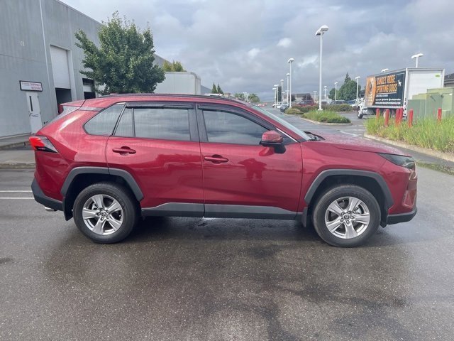 2022 Toyota RAV4 XLE photo 4