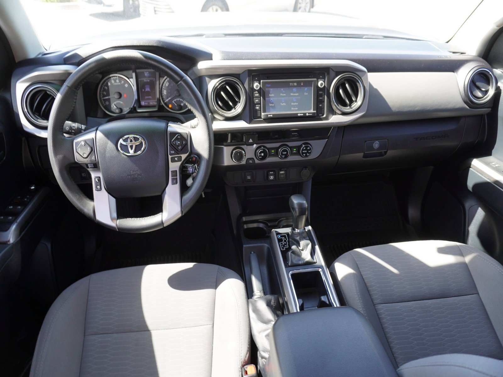 2018 Toyota Tacoma SR5 V6 photo 2