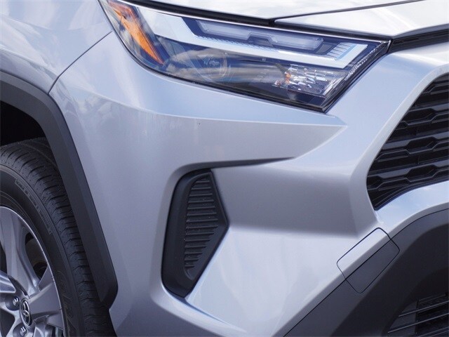 2025 Toyota RAV4 Hybrid XLE photo 3