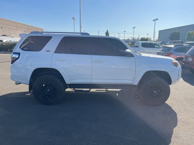 2018 Toyota 4Runner SR5 photo 4